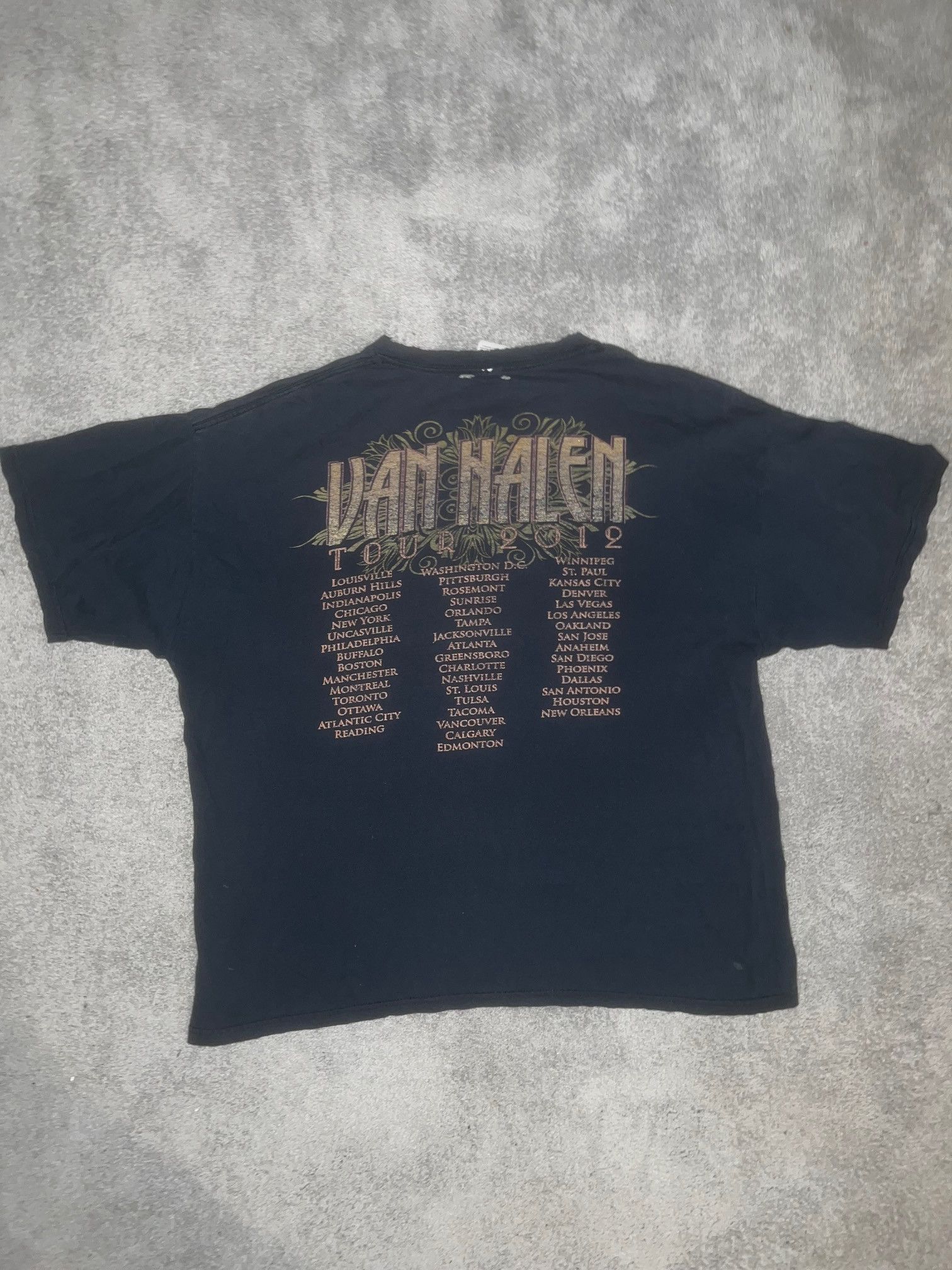 Vintage Vintage 2012 Van Halen Tattoo Tour Tee Size US XL / EU 56 / 4 - 3 Thumbnail