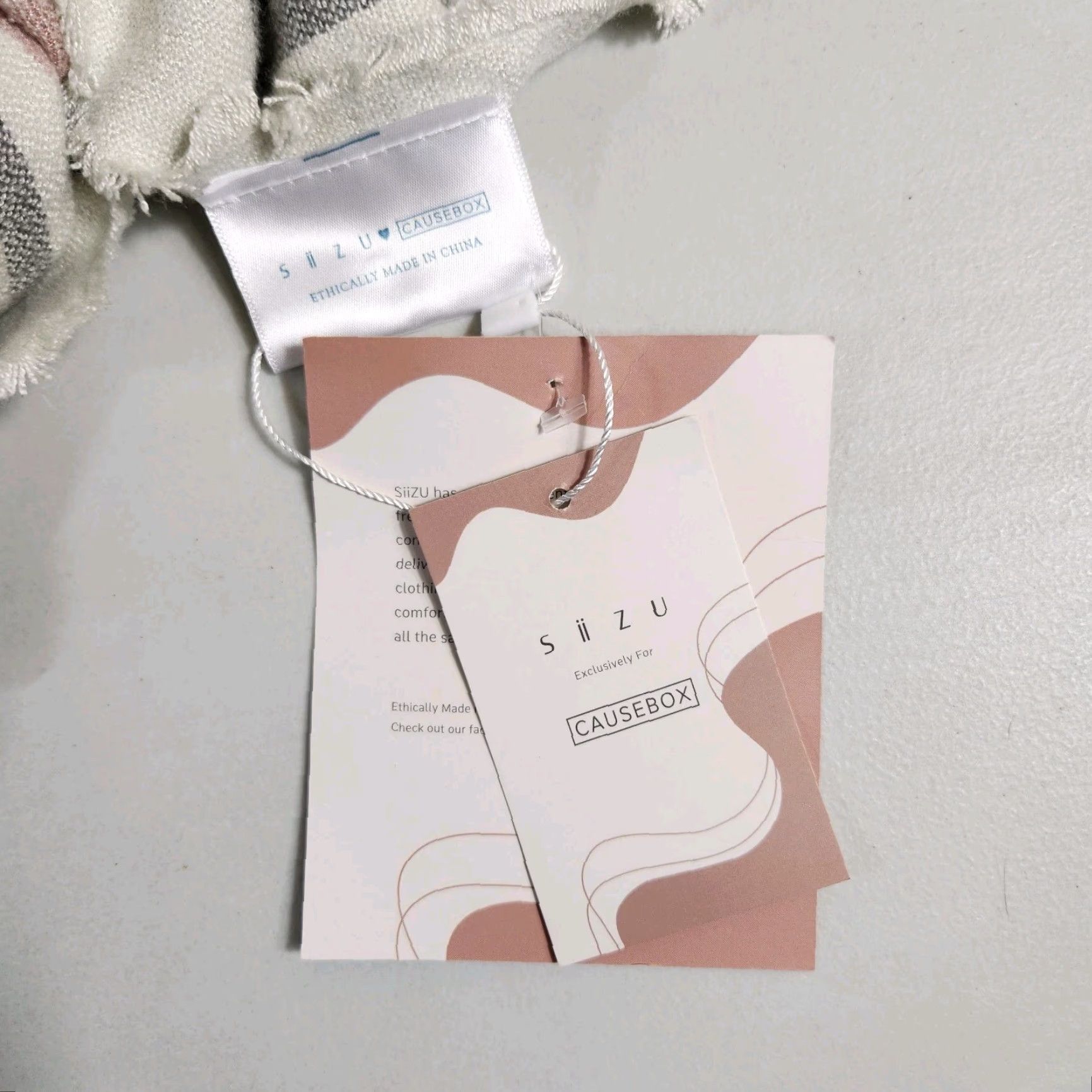 Vintage VINTAGE Causebox Siizu Womens |OS| Cream/Pink/Gray Fringed Trim Poncho Wrap NWT Size ONE SIZE - 7 Thumbnail