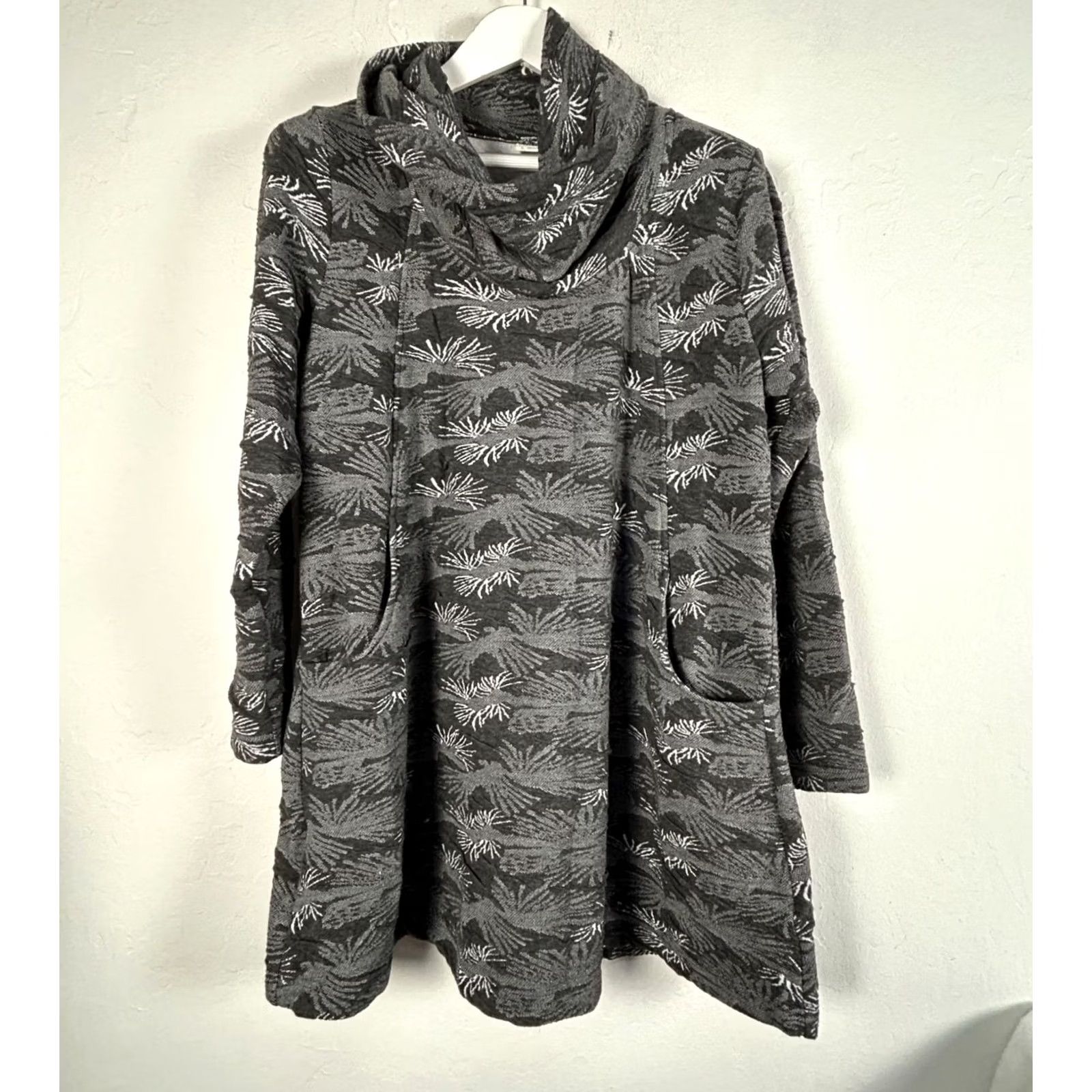 Fossil Komil Fossil Flint Tunic Womens Cowl Neck Top Large Gray White Leaf Long Sleeve Size L / US 10 / IT 46 - 2 Thumbnail