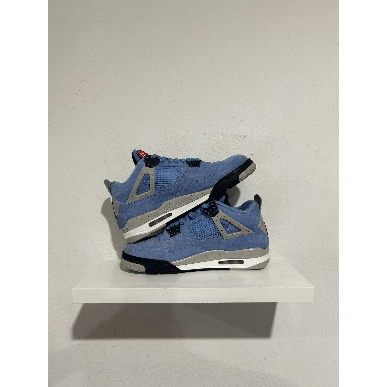 Nike JORDAN 4 RETRO UNIVERSITY BLUE SIZE 10 PREOWNED Size US 10 / EU 43 - 2 Thumbnail