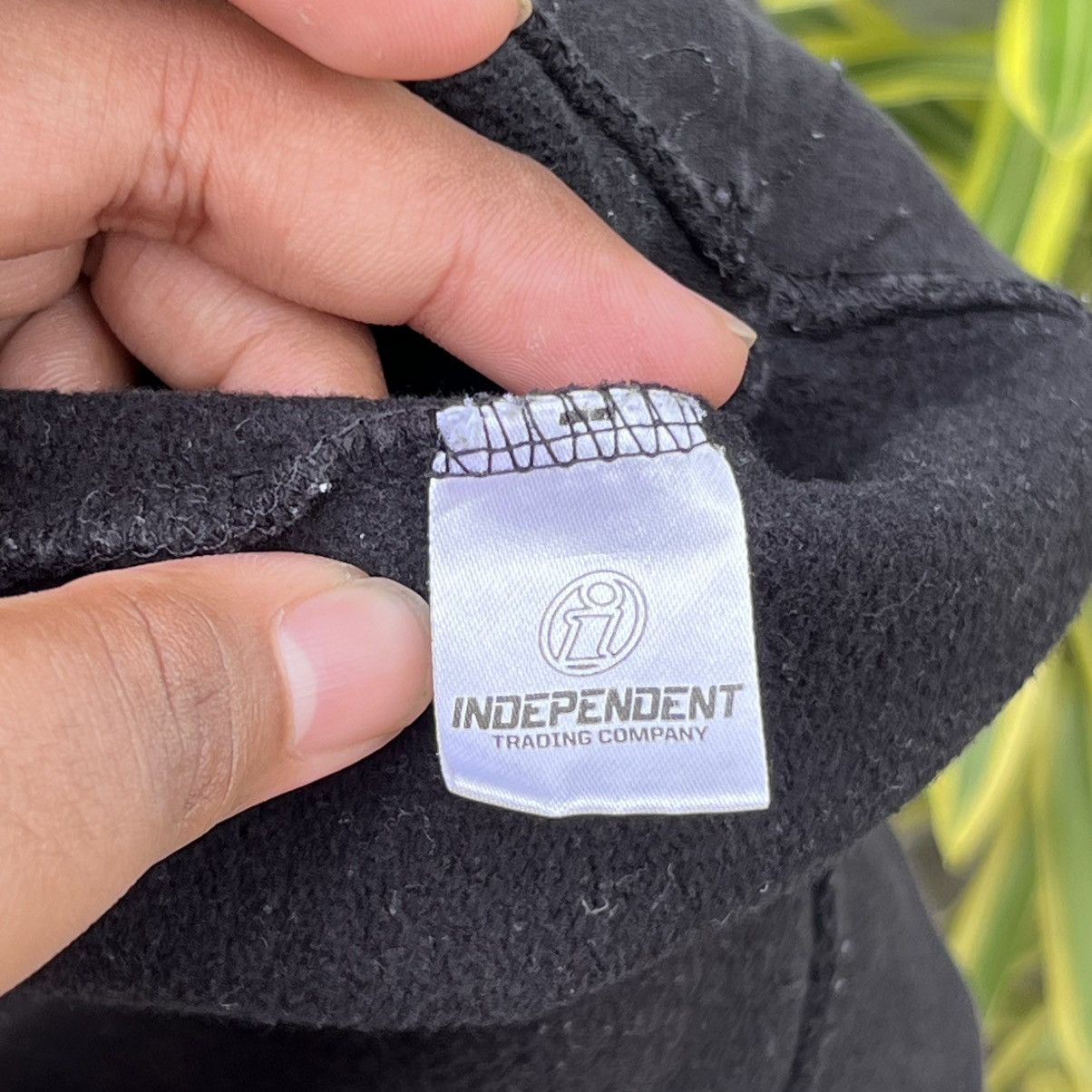 Universal Studios “JURASSIC WORLD” BLACK FADED HOODIE Size US XL / EU 56 / 4 - 20 Thumbnail