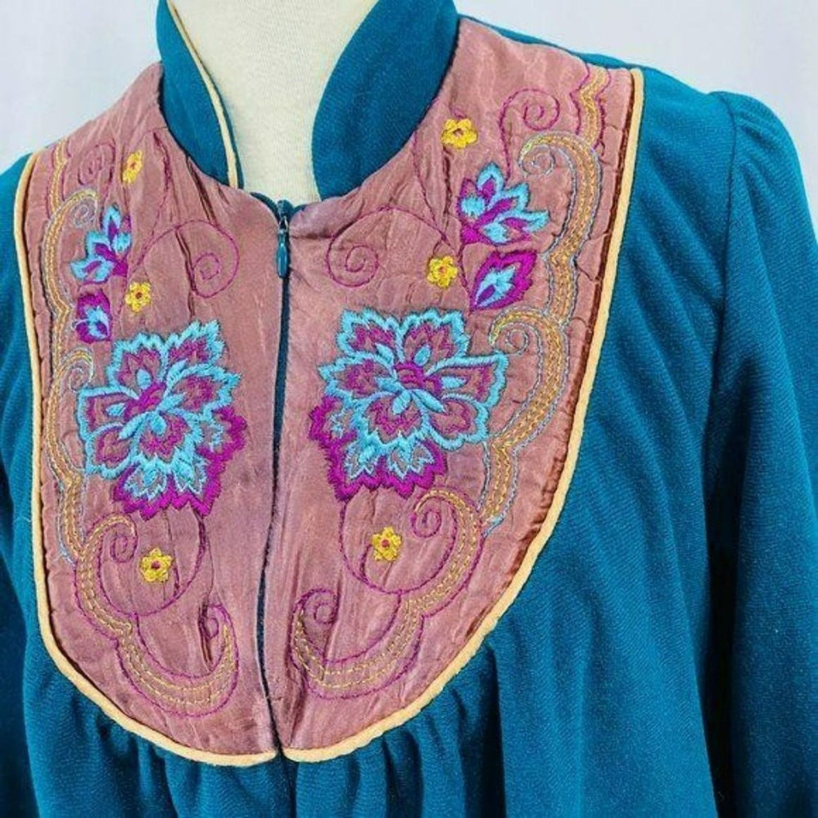 Vintage Vintage House Coat Zip Front Velour Robe Long Quilted Satin Size ONE SIZE - 2 Thumbnail