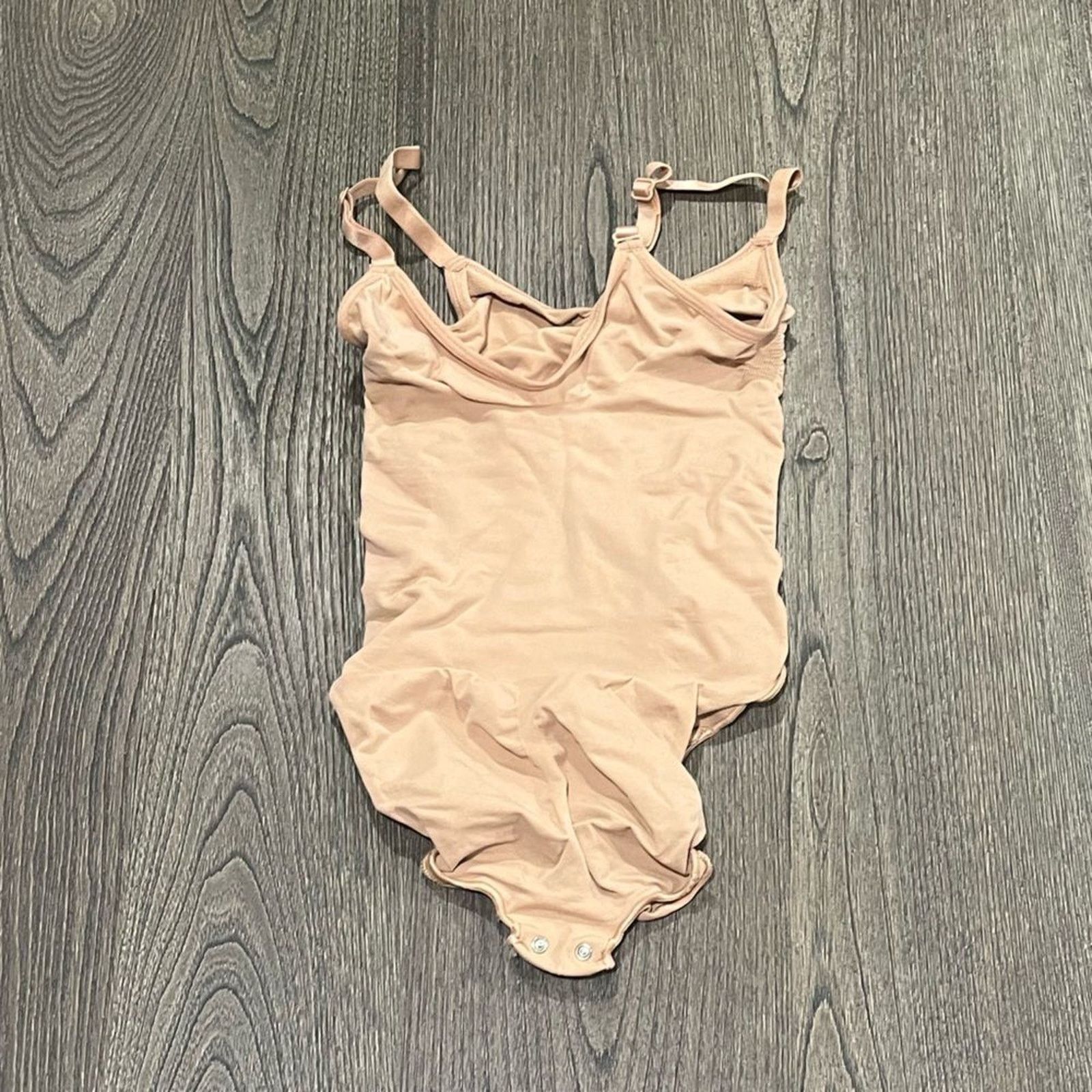 SKIMS NWOT Skims Sculpting Bodysuit - Size S/M Size S / US 4 / IT 40 - 3 Thumbnail