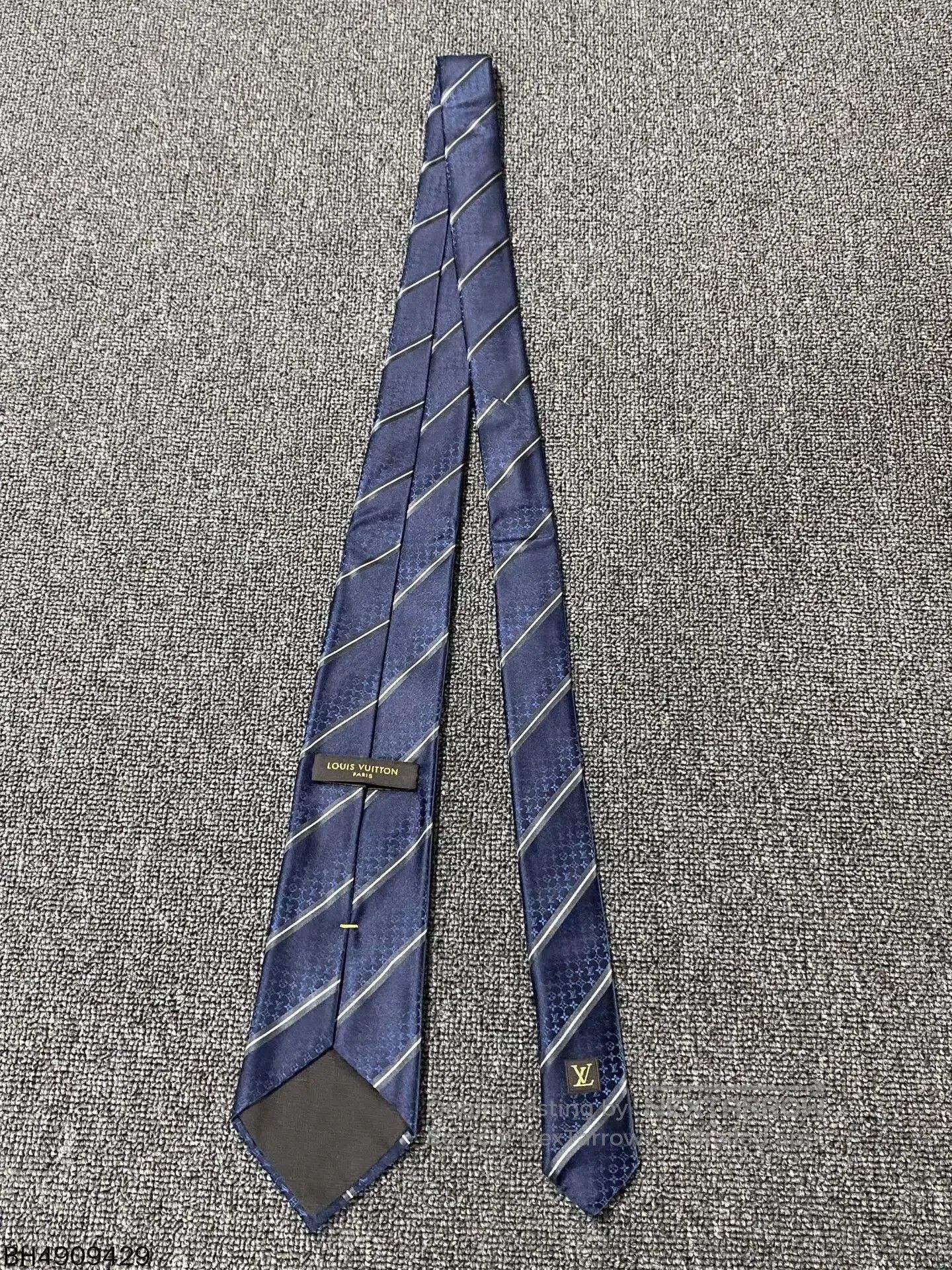 Louis Vuitton Louis Vuitton Gradient Stripe Tie. Size ONE SIZE - 1 Thumbnail