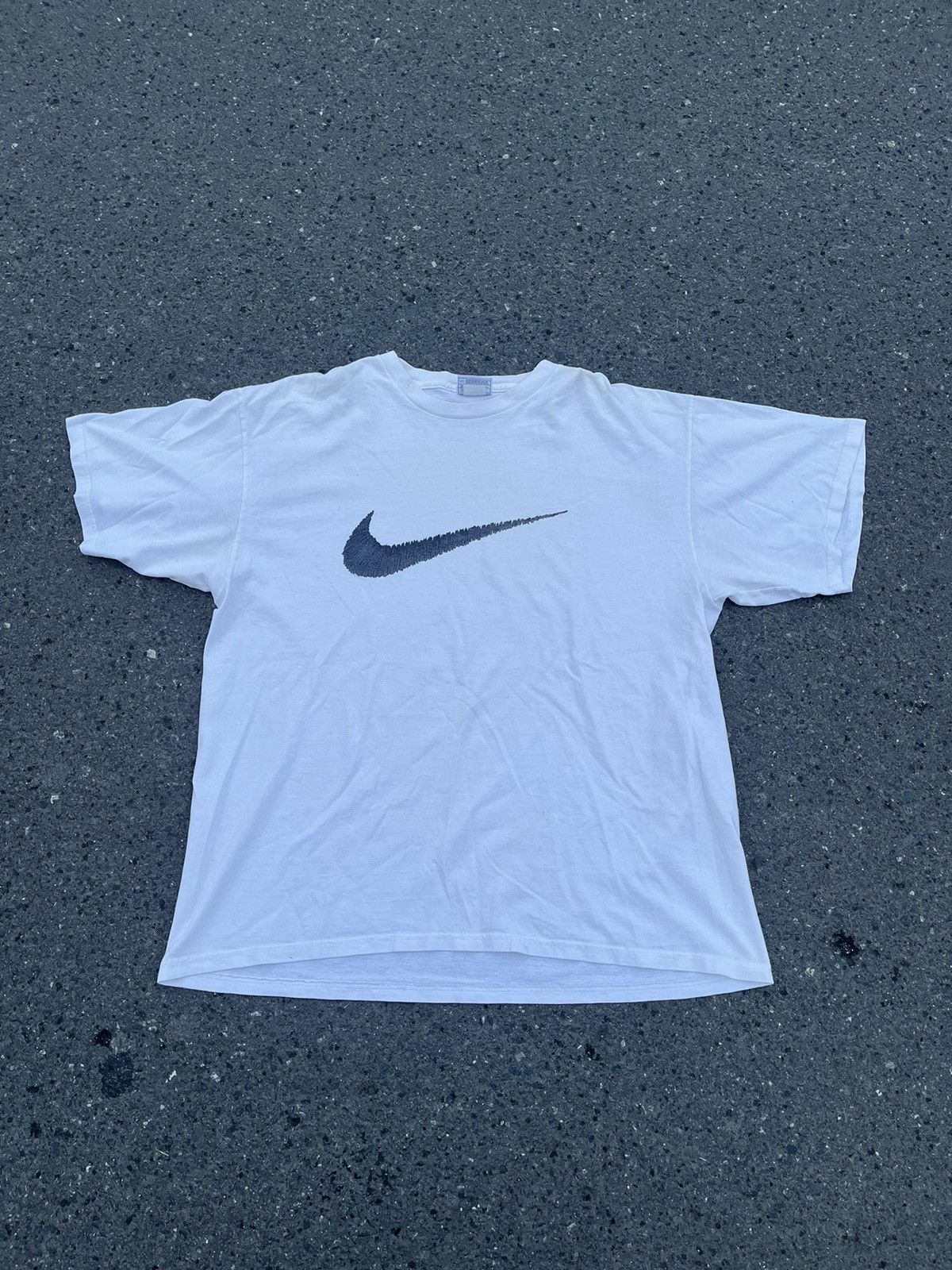 Nike × Vintage Vintage 90s Nike Centre Swoosh T-Shirt Size US L / EU 52-54 / 3 - 1 Thumbnail