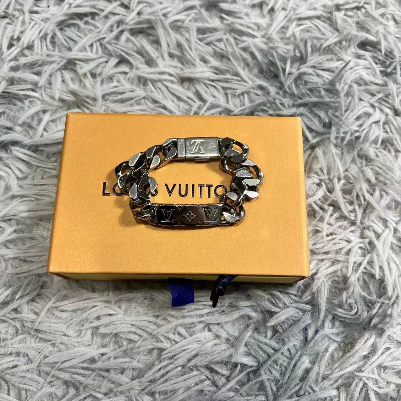 Louis Vuitton Louis Vuitton Cuban Link Bracelet Size ONE SIZE - 1 Thumbnail