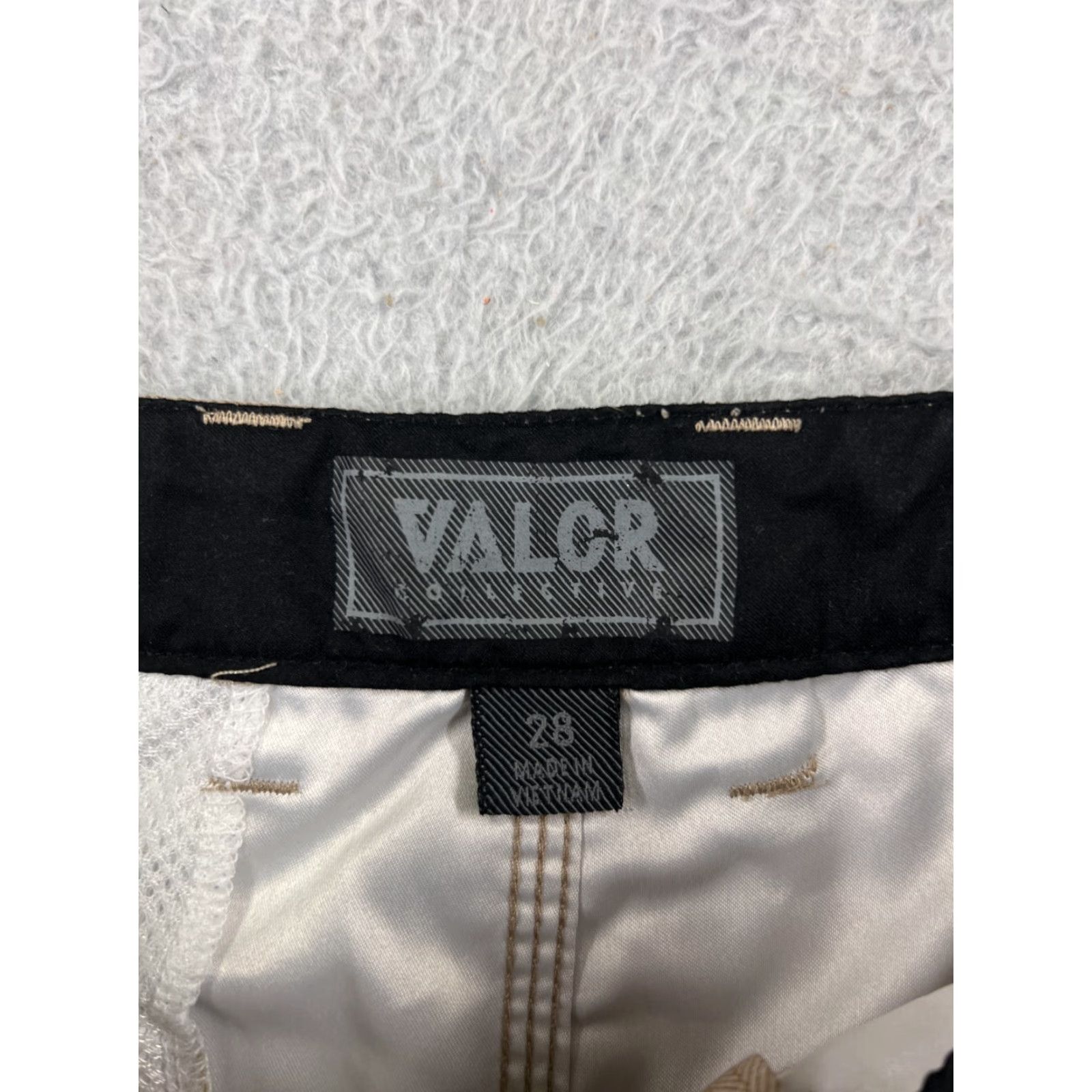 Vintage Valor Shorts Men 28 Beige Herringbone 100% Polyester Cargo Pocket Elastic Waist Logo Be Size US 28 / EU 44 - 3 Thumbnail