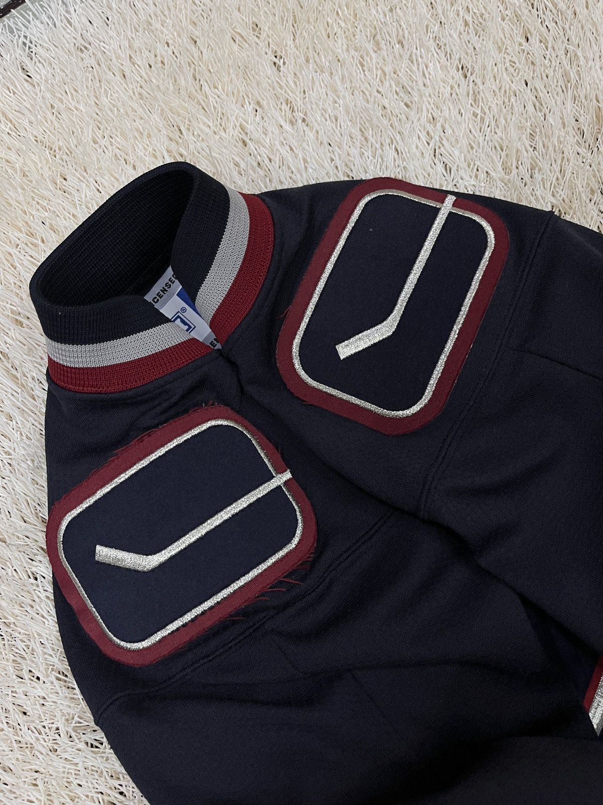 Vintage CCM NHL Vancouver Canucks Ice Hockey Jersey 90s