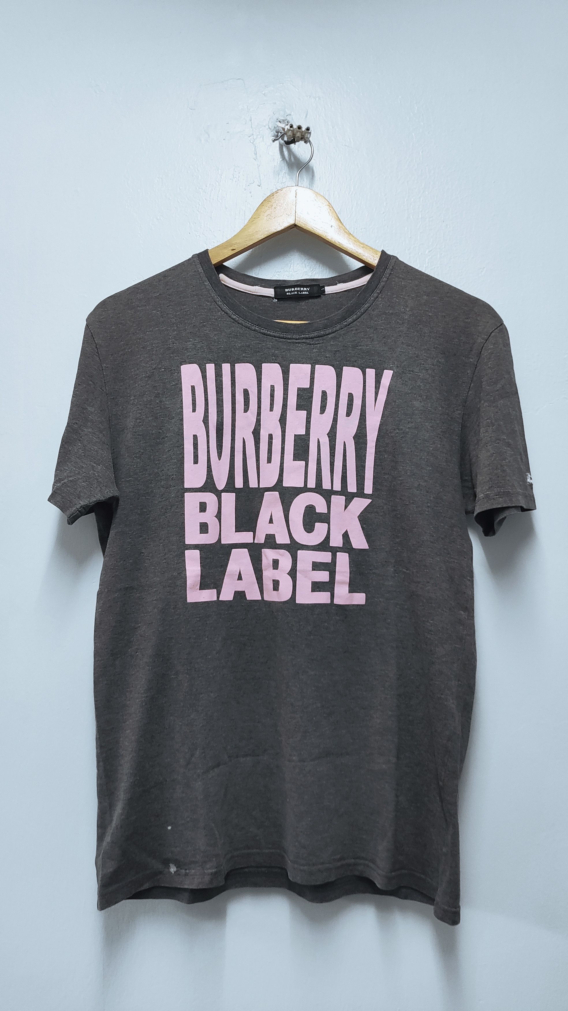 Burberry × Designer BURBERRY t shirt spell out Size US L / EU 52-54 / 3 - 1 Thumbnail