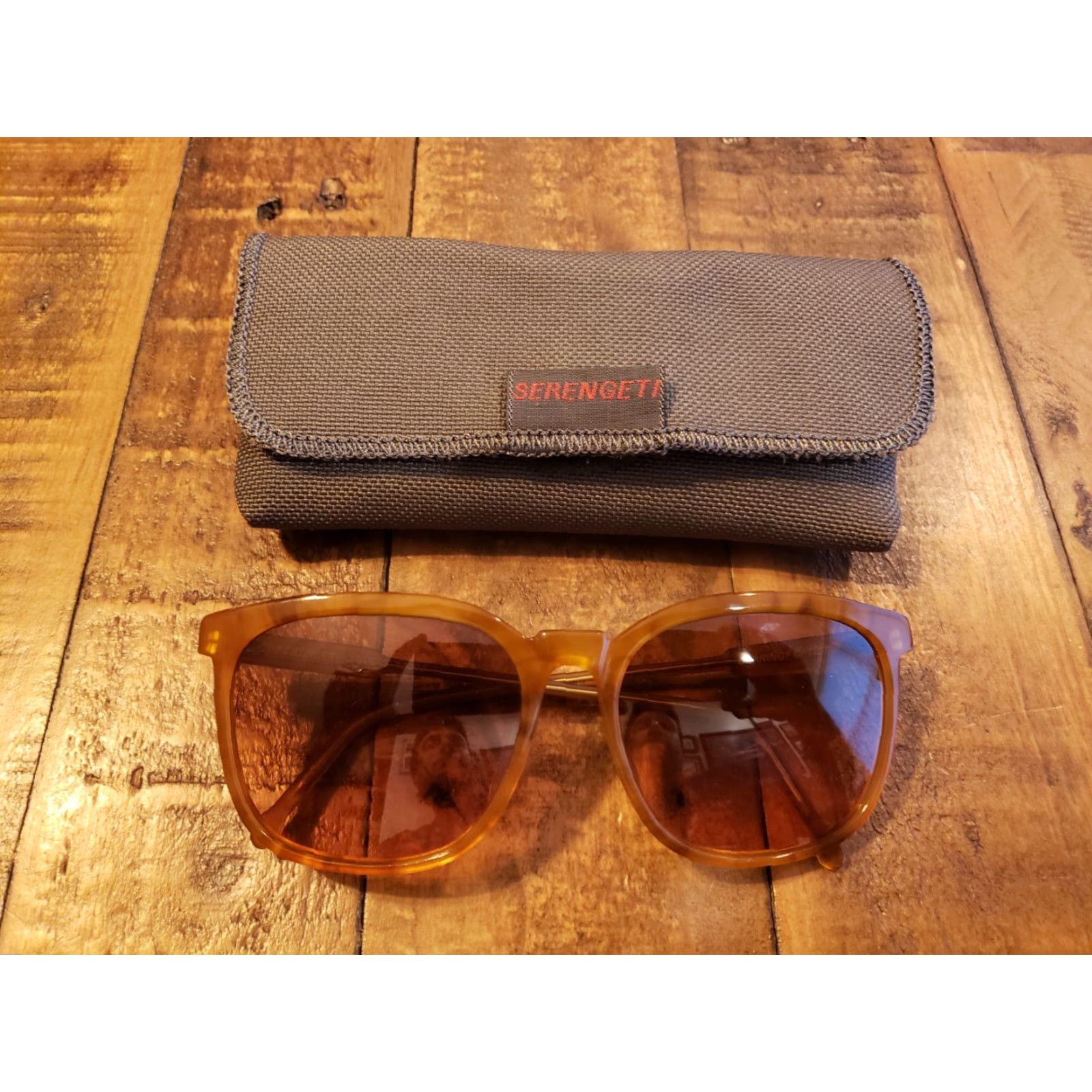 Vintage VINTAGE Serengeti Sunglasses 5300J Drivers Corning Optics Tortoise Frame Case Unisex Adults 80s 90s Gold Lens Glass Metal Size ONE SIZE - 2 Thumbnail