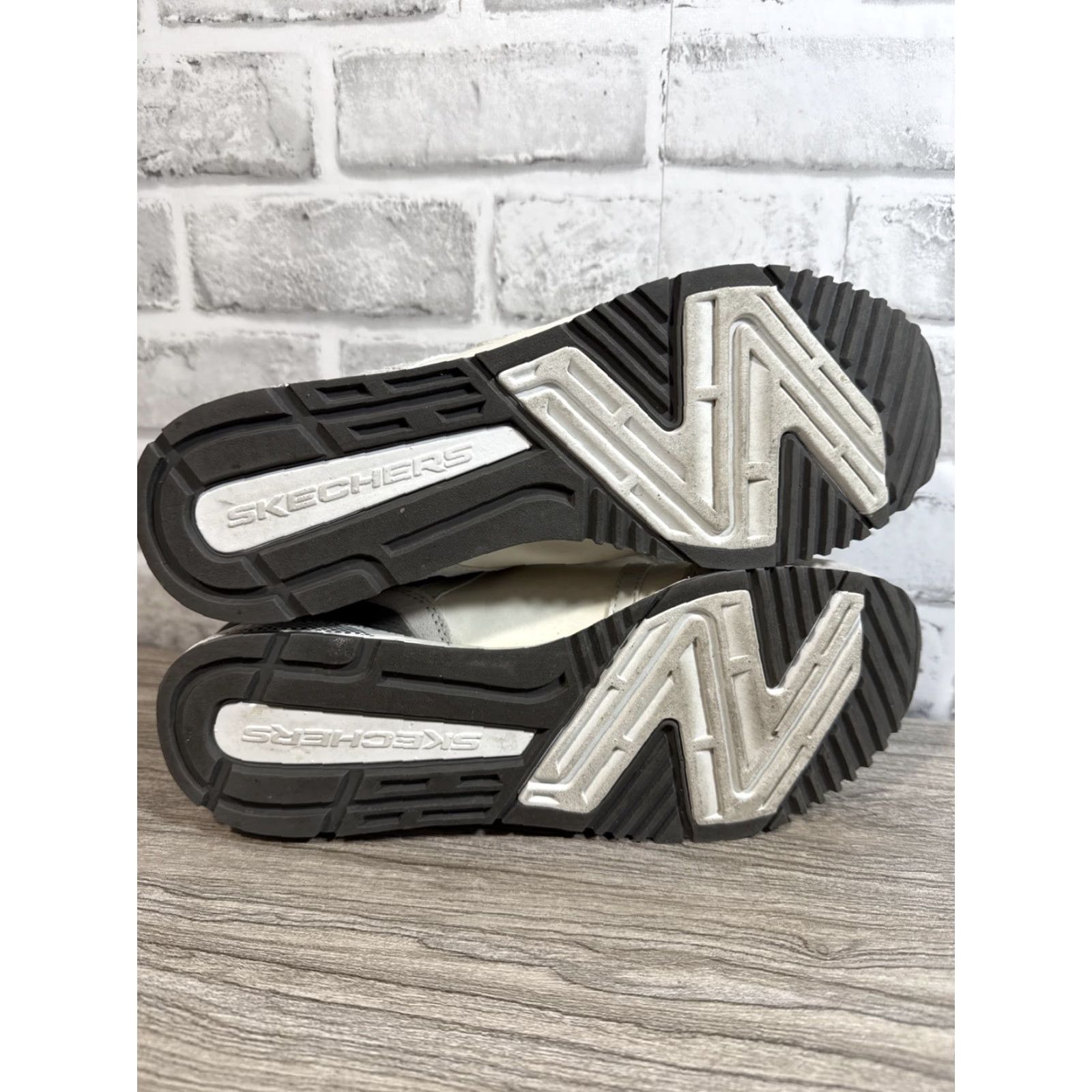 SKECHERS SKECHERS Air Cooled Memory Foam Athletic Gray Suede Synthetic Womens 9 Size ONE SIZE - 6 Thumbnail
