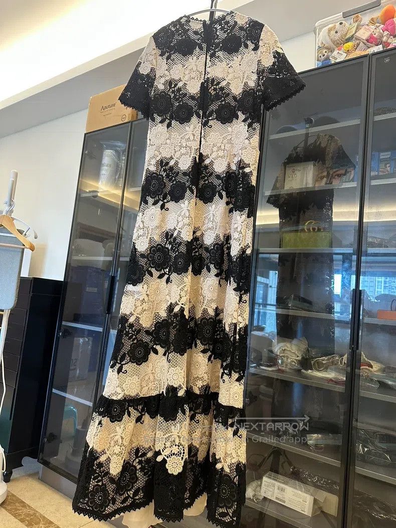 Valentino Valentino Cut-out round neck long and short sleeve dress Size M / US 6-8 / IT 42-44 - 2 Thumbnail