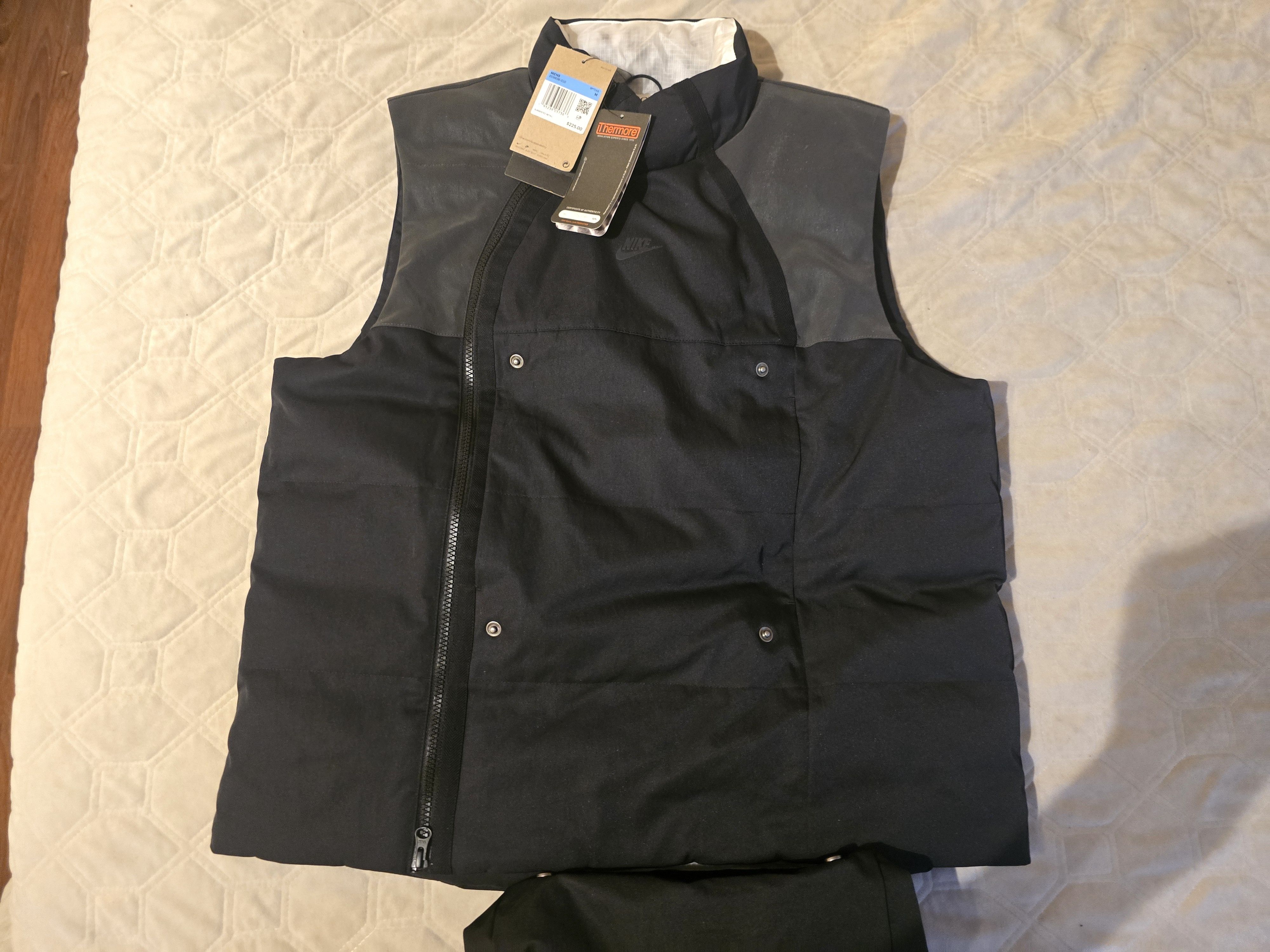 Nike Nike Therma-FIT Insulated Vest Black/Grey sz M Size US M / EU 48-50 / 2 - 6 Thumbnail