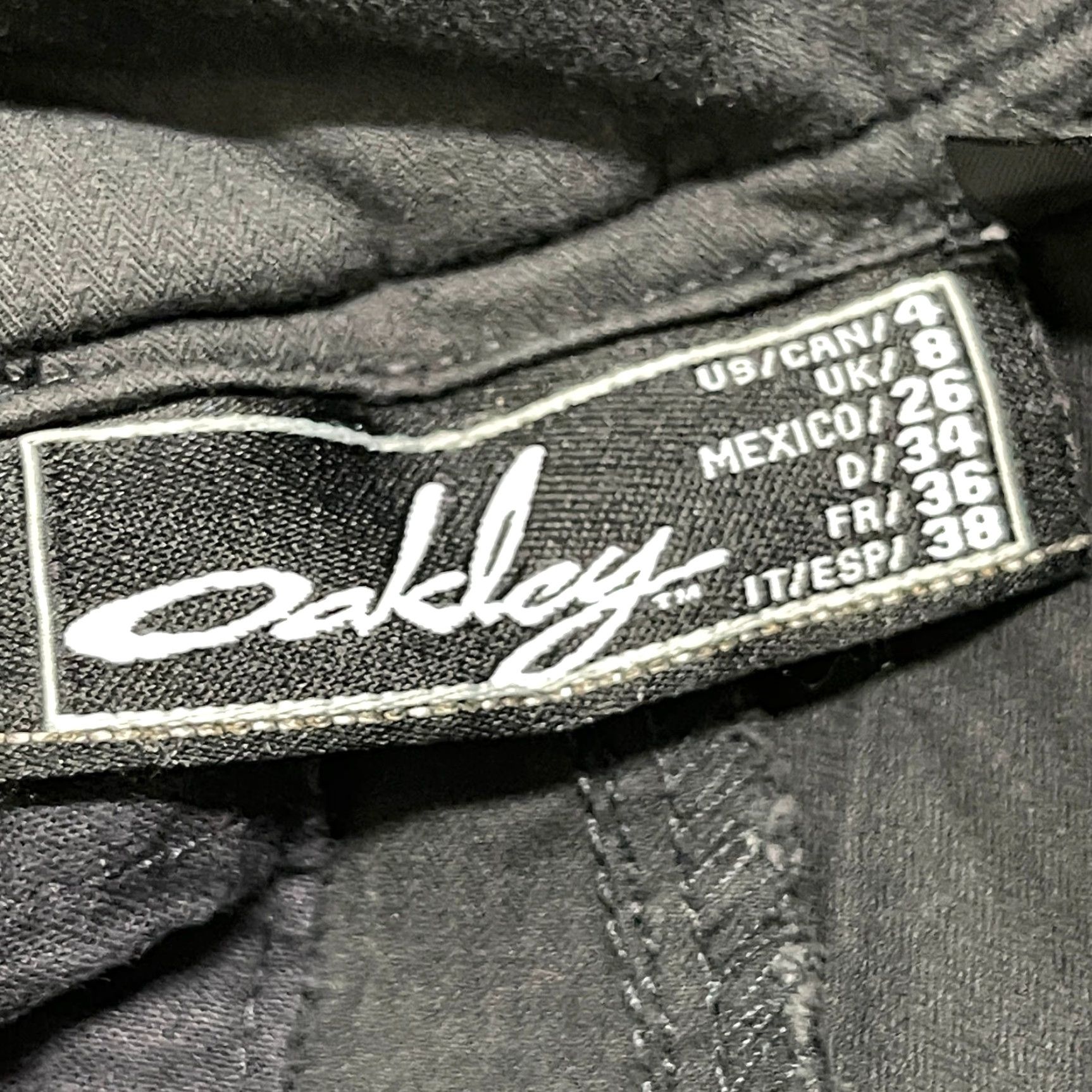 Oakley Oakley Shorts Bermuda Women 4 Gray Inseam 10.5" Cotton Blend Athleisure Golf Pickleball Mid Rise Size 26" / US 2 / IT 38 - 3 Thumbnail