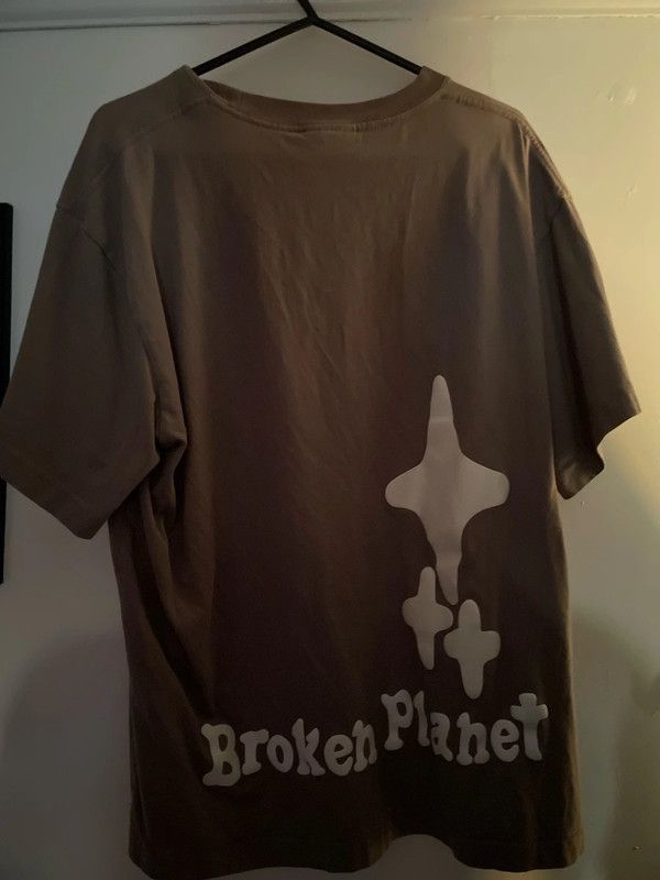 Broken Planet Broken planet t shirt never worn Size US S / EU 44-46 / 1 - 2 Thumbnail