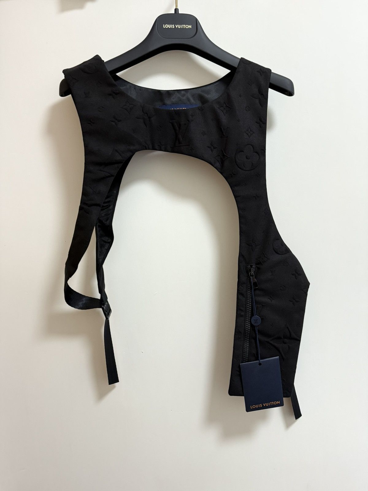 Louis Vuitton Louis Vuitton Black monogram mid-layer vest L Size 48L - 2 Thumbnail