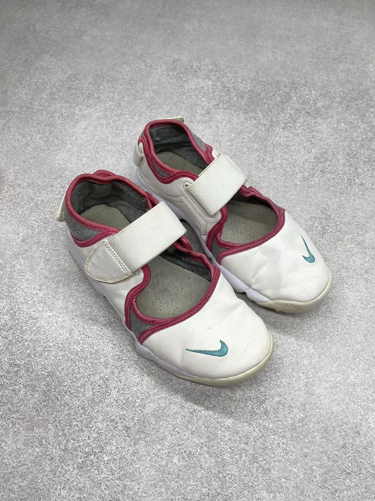 Nike Vintage Nike Rift Tabi Sandals Sneakers Shoes Swoosh White Size US 6 / IT 36 - 2 Thumbnail