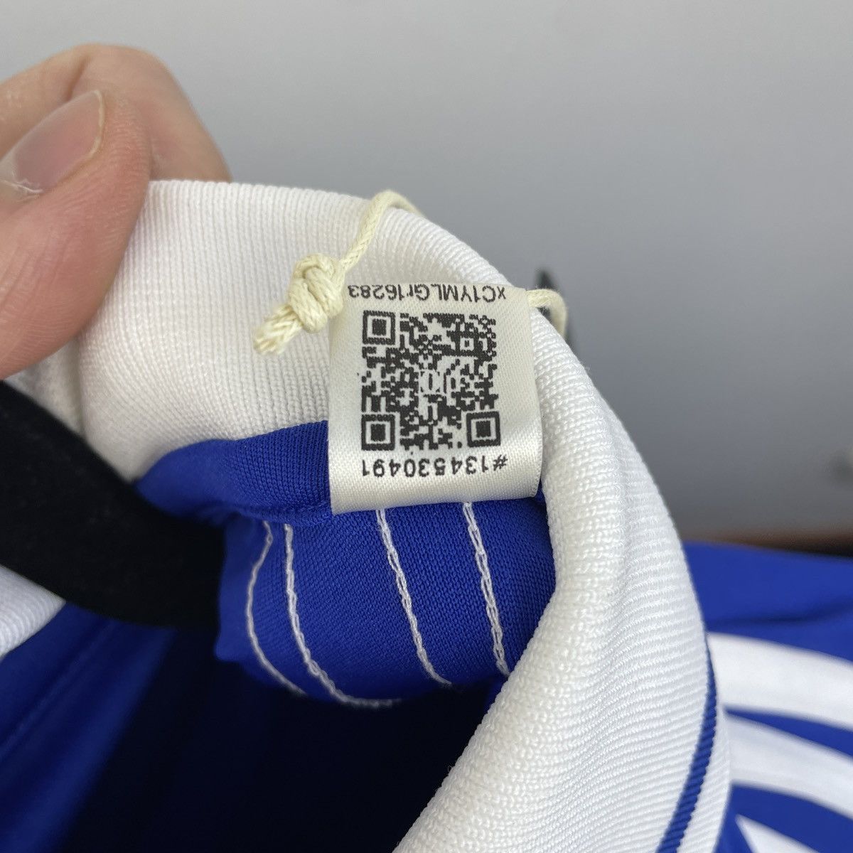 Adidas Schalke 04 Home Adidas Jersey Shirt 2024/2025 size L BNWT Size US L / EU 52-54 / 3 - 9 Thumbnail