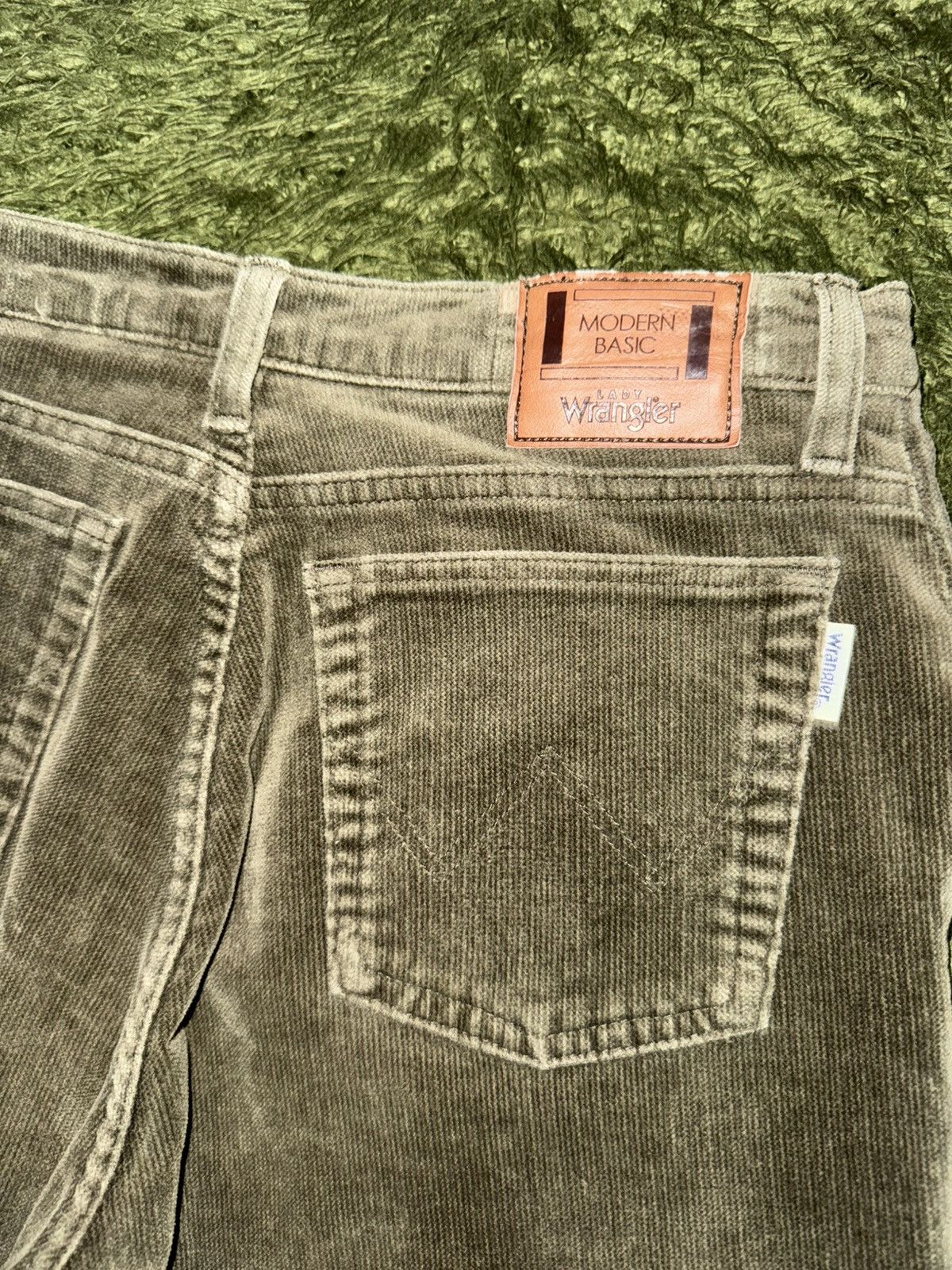 Wrangler Lady Wrangler Japan Basic Corduroy Bootcut Pants olive Size 28" / US 6 / IT 42 - 10 Thumbnail