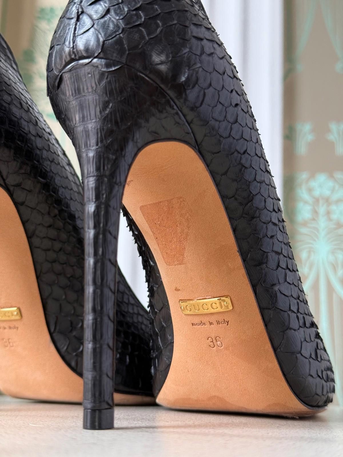 Gucci Gucci Snake Skin Embossed Leather Black Pumps Heels size 36 Size US 6 / IT 36 - 6 Thumbnail
