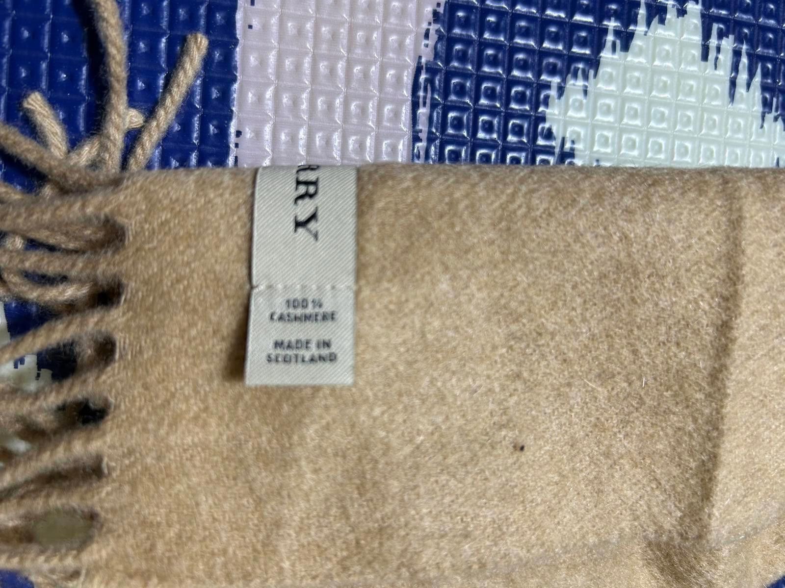 Burberry NWT BURBERRY Heritage Cashmere Scarf - Classic Camel Check Size ONE SIZE - 3 Thumbnail