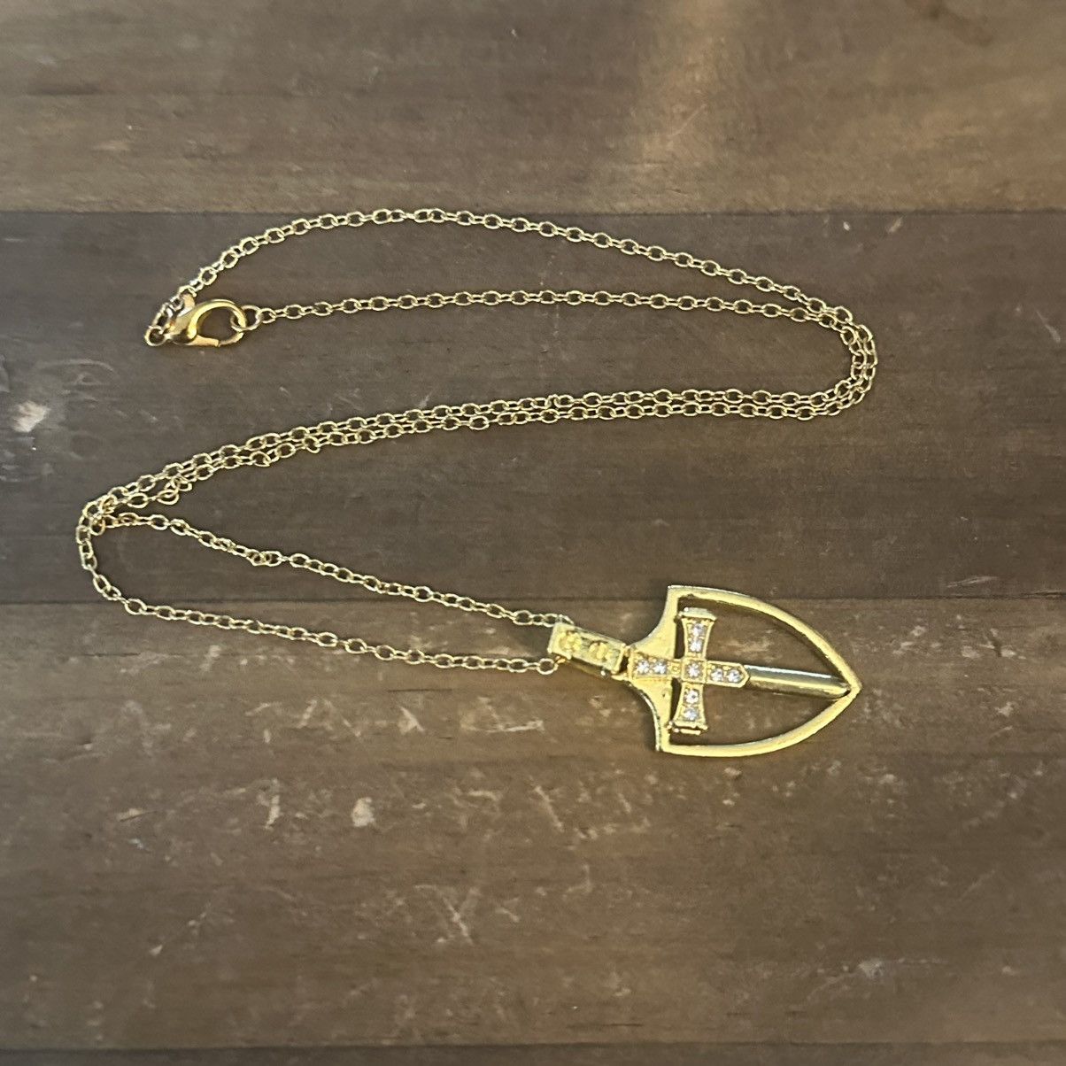 Other Gold tone sword cross shield pendant necklace Size ONE SIZE - 2 Thumbnail