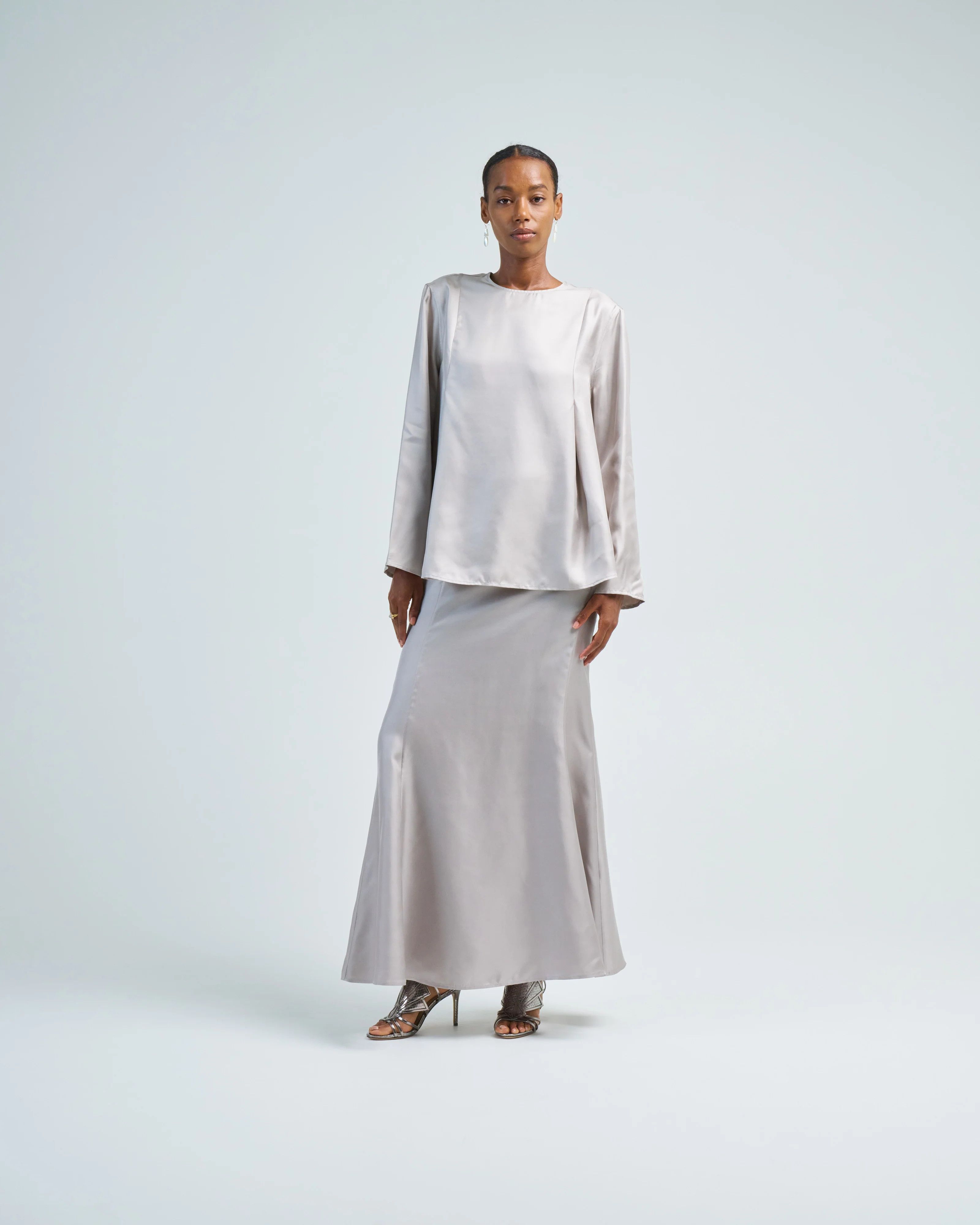 Loulou de Saison o1s22i1n1024 Silk Adalyn Blouse in Grey Size M / US 6-8 / IT 42-44 - 1 Thumbnail