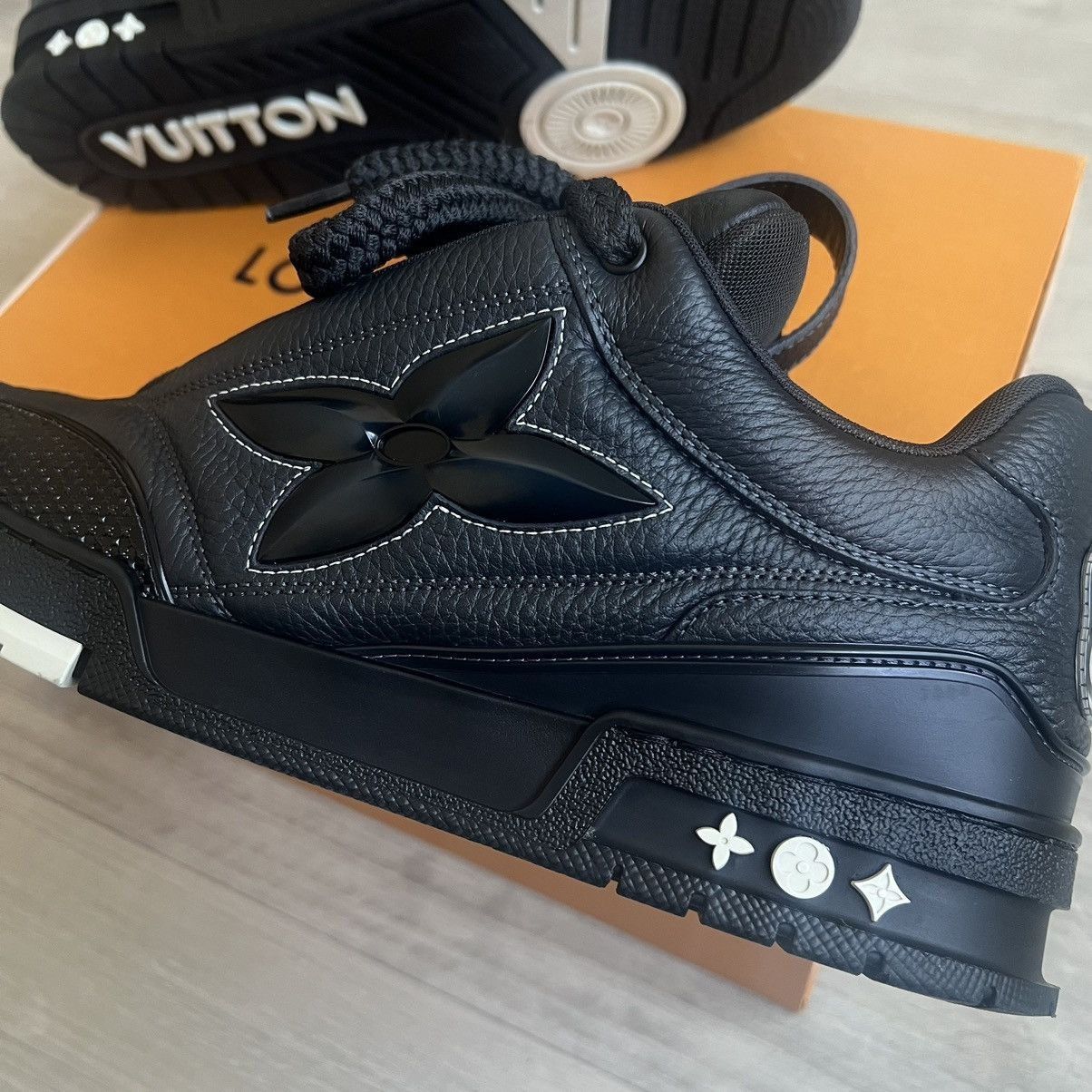 Louis Vuitton Louis Vuitton LV Skate Sneaker Size US 9 / EU 42 - 12 Thumbnail