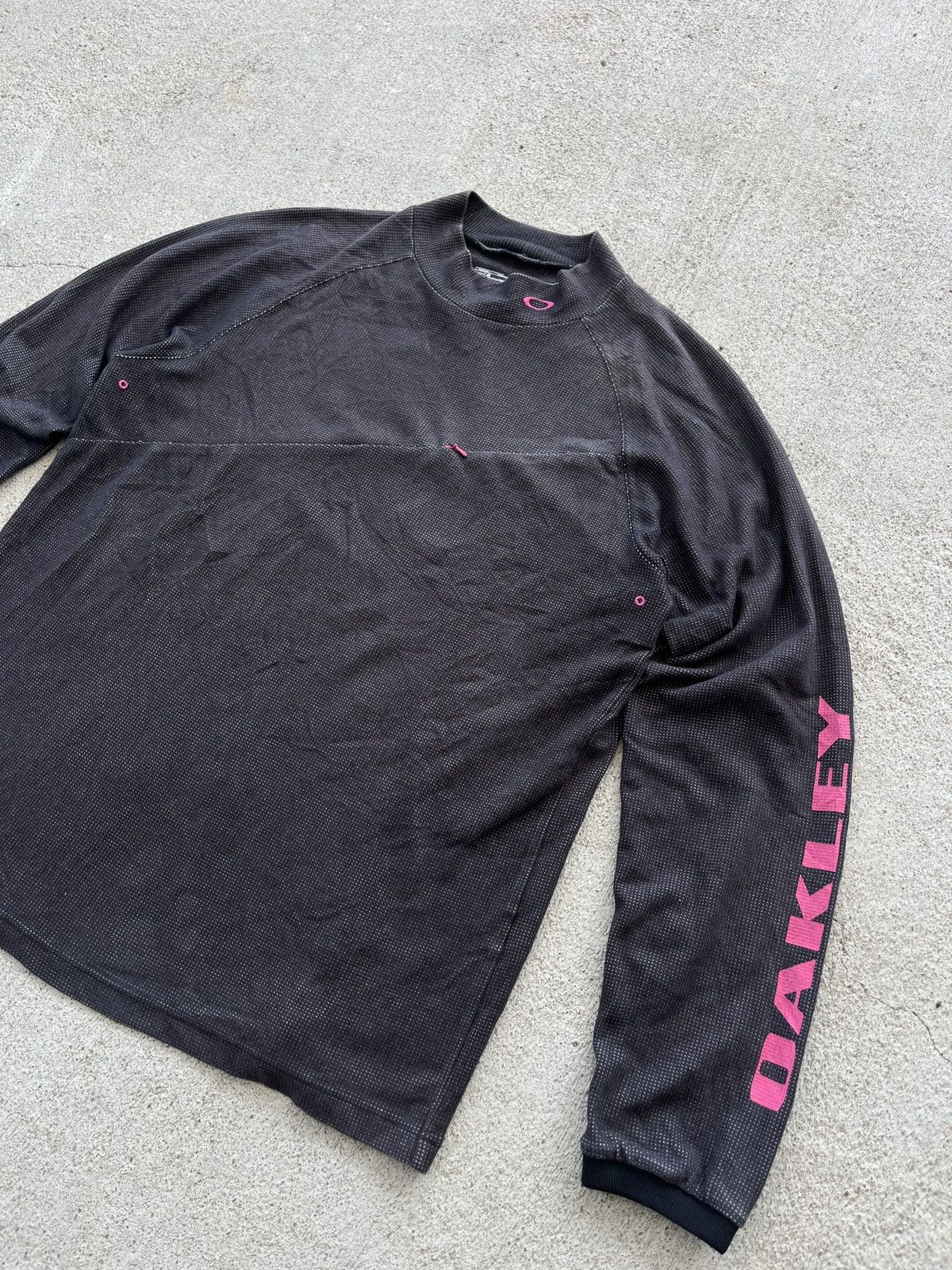 Oakley Vintage Oakley Mock Neck Tee L/S Size US XL / EU 56 / 4 - 2 Thumbnail