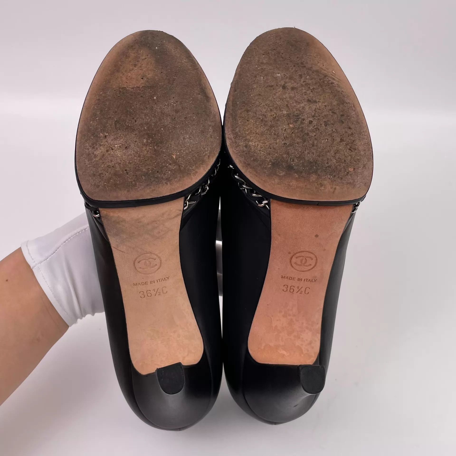 Chanel Chanel Women's Black Chain Heels 36 Size US 5.5 / IT 35.5 - 9 Thumbnail