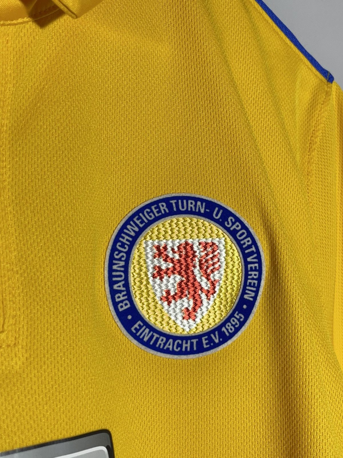 Nike Eintracht Braunschweig 2015-16 Nike Y2k Football Shirt Size US M / EU 48-50 / 2 - 4 Thumbnail
