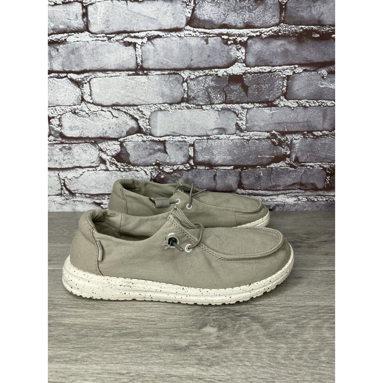 Other Hey Dude Wendy Grey Canvas Fabric Lace Lightweight Sneakers Size US 7 / IT 37 - 11 Thumbnail