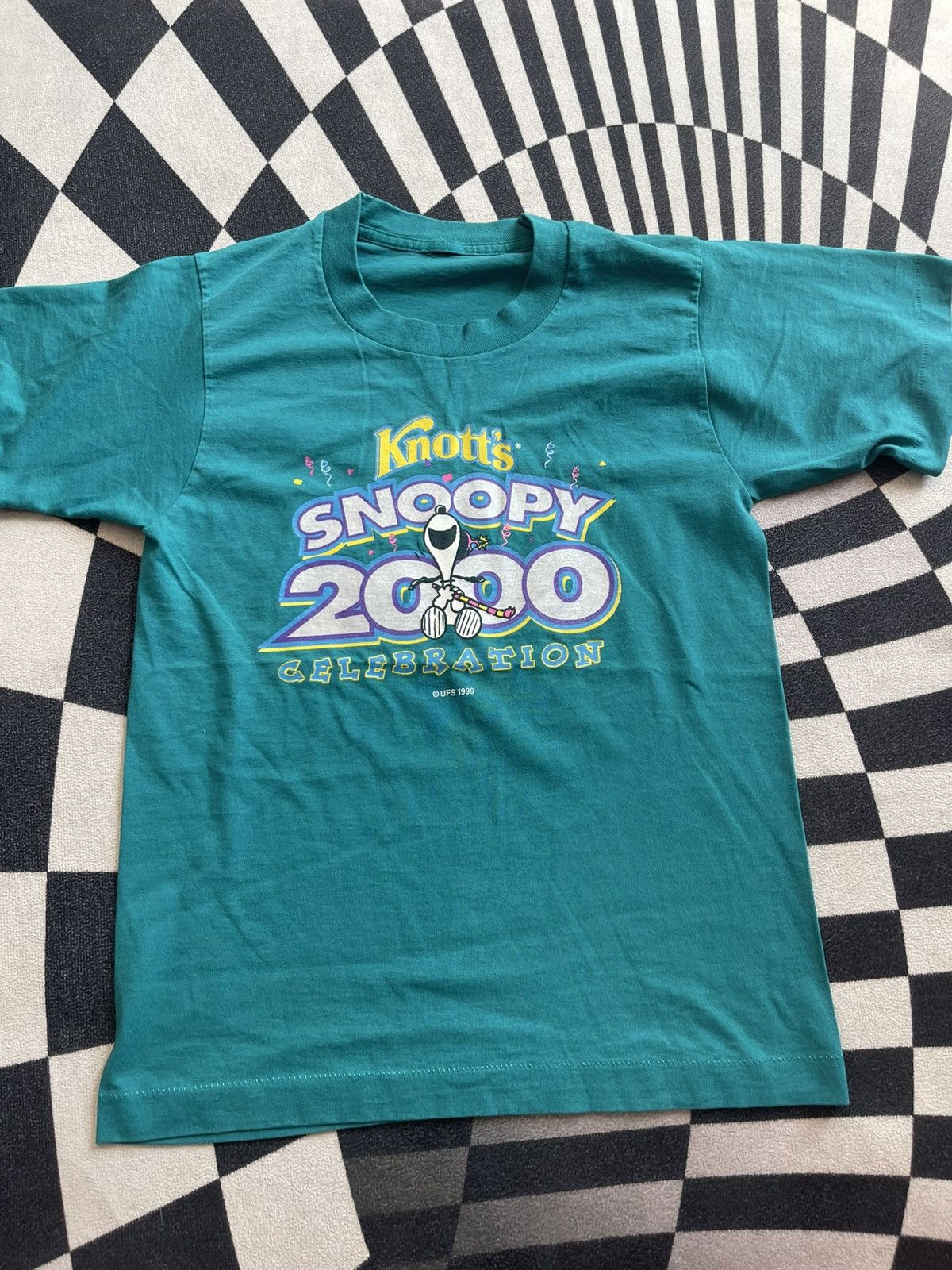 Peanuts Vintage 90s Knott's Berry Farm Snoopy 2000 Celebration T-S Size US S / EU 44-46 / 1 - 2 Thumbnail