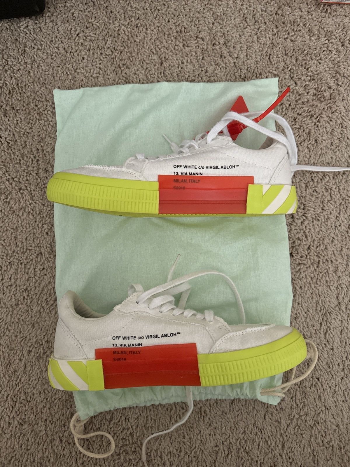 Off-White Canvas Arrow Low Vulcanized White Yellow Off-White Size US 8.5 / EU 41-42 - 3 Thumbnail