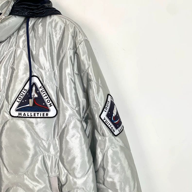 Louis Vuitton Louis Vuitton Silver glossy logo embroidered hooded drawst Size US S / EU 44-46 / 1 - 3 Thumbnail
