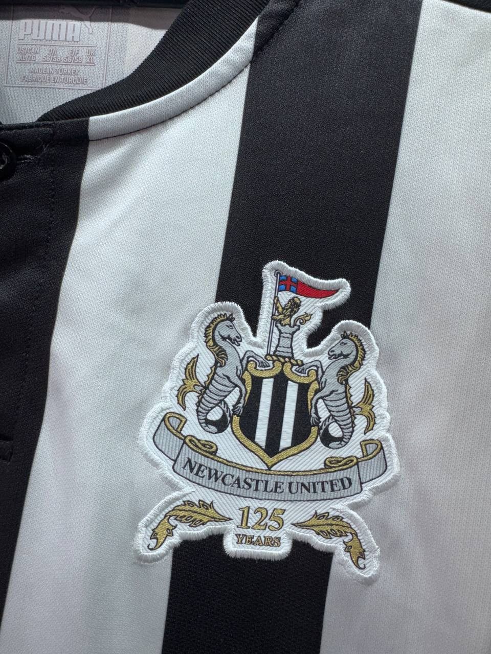 Puma Puma Newcastle United 2017-2018 Home Football Shirt Jersey Size US XL / EU 56 / 4 - 10 Thumbnail
