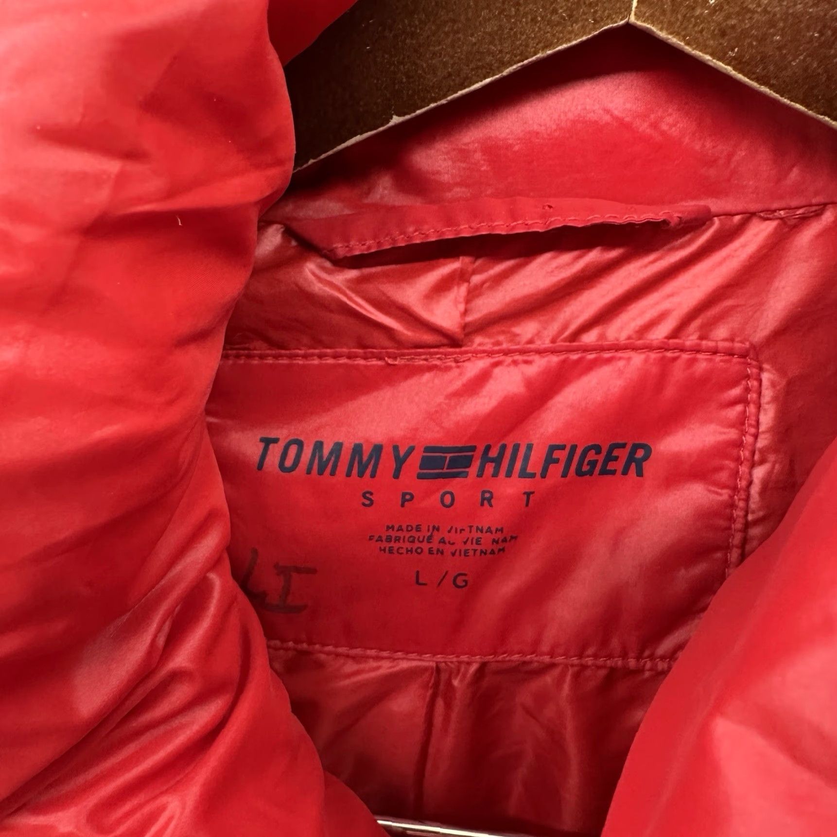 Tommy Hilfiger VINTAGE Tommy Hilfiger Jacket Womens L Red Puffer Coat Logo Quilted Short Sleeve Full Zip Insulated Adjustable Casual Read SHIPPINg Size L / US 10 / IT 46 - 6 Thumbnail