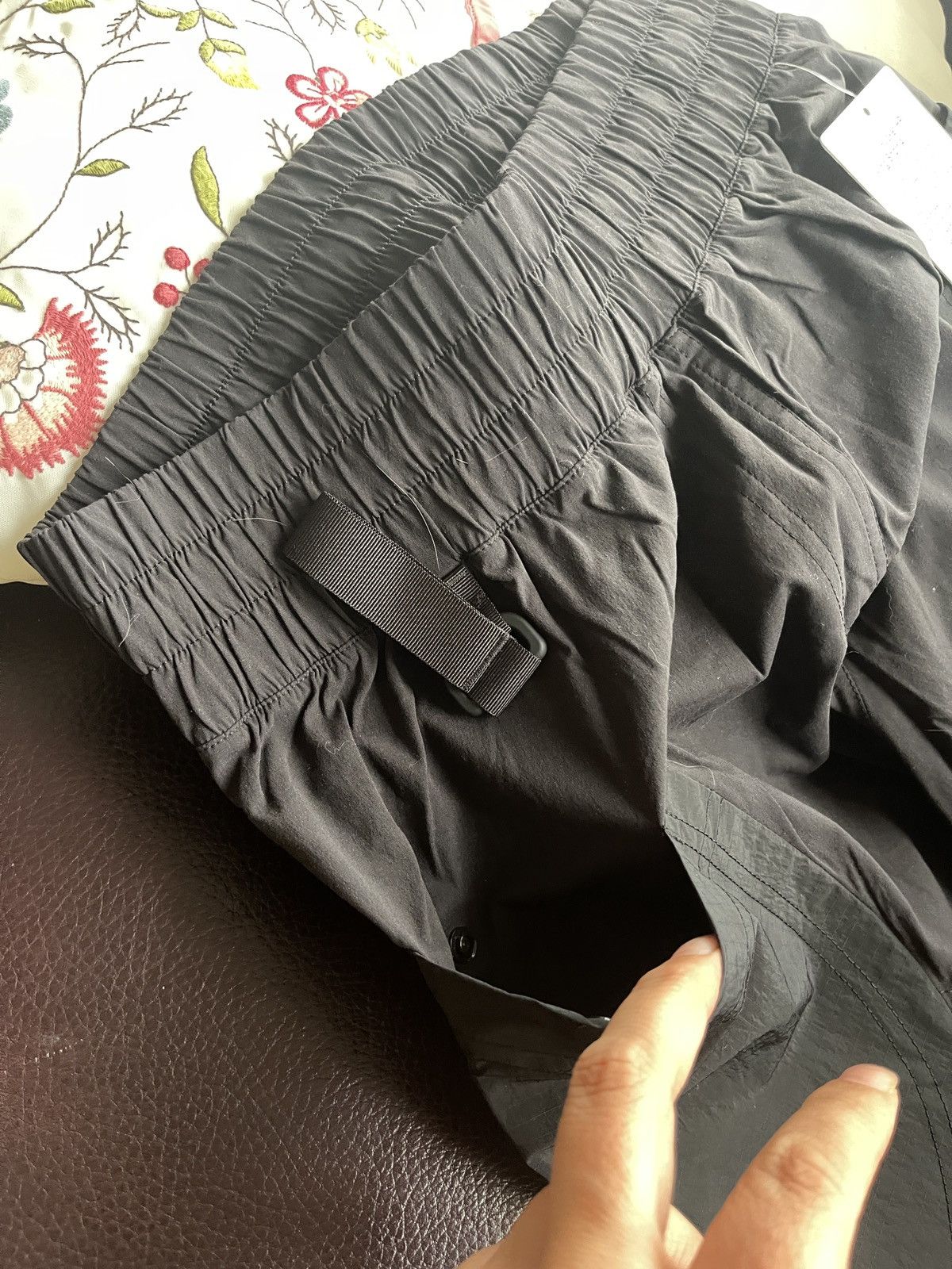 Lululemon Lululemon Drop-In Pocket High-Rise Hiking Short 4" Black 6 Size 28" / US 6 / IT 42 - 10 Thumbnail