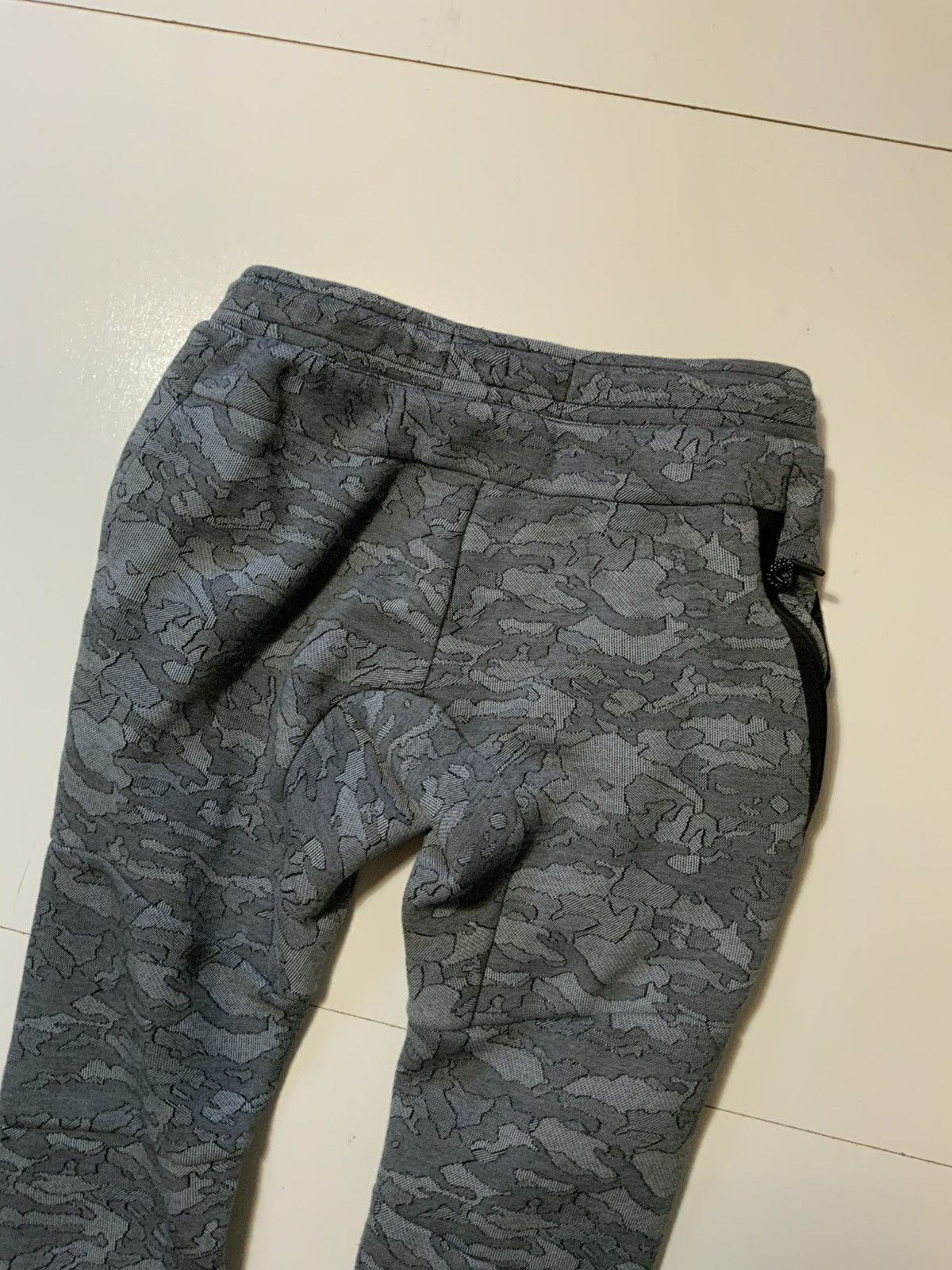 Nike Nike Tech Fleece Jacquard Grey Camouflage Jogger Track Pants Size US 30 / EU 46 - 10 Thumbnail
