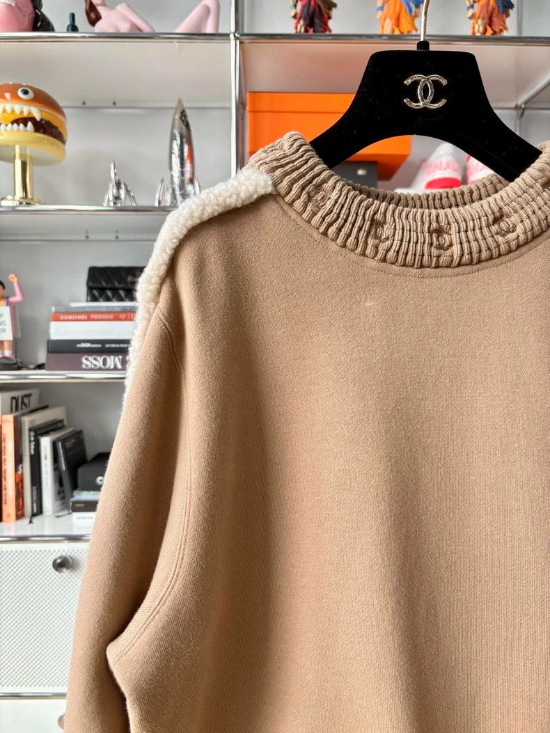 Chanel Chanel 24K khaki teddy lamb wool sweatshirt Size S / US 4 / IT 40 - 2 Thumbnail