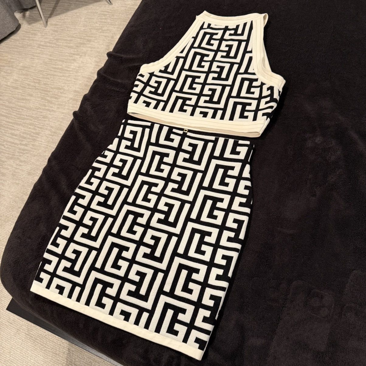 Balmain Balmain 2-piece Monogram Knitted Crop Top & High Waist Skirt Size XS / US 0-2 / IT 36-38 - 17 Thumbnail