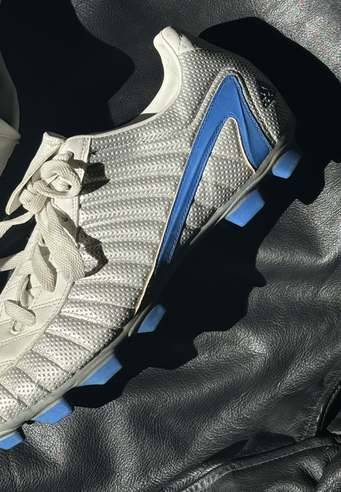 Adidas × Vintage 2004 Adidas Vintage F10 TRX HG soccer rare football boots Size US 10 / EU 43 - 5 Thumbnail