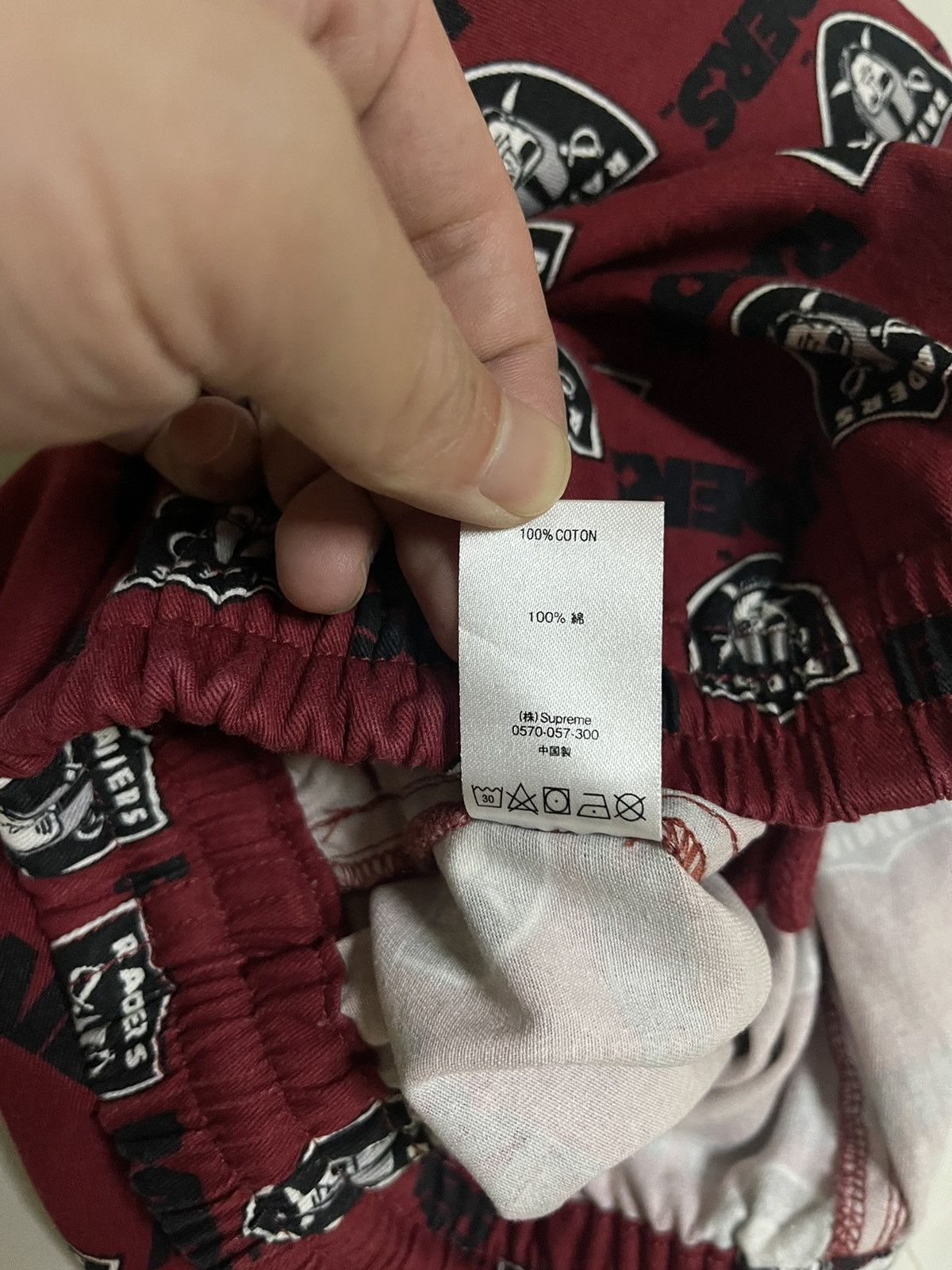 Supreme Supreme NFL raiders 47 twill short light burgundy Size US 30 / EU 46 - 4 Thumbnail