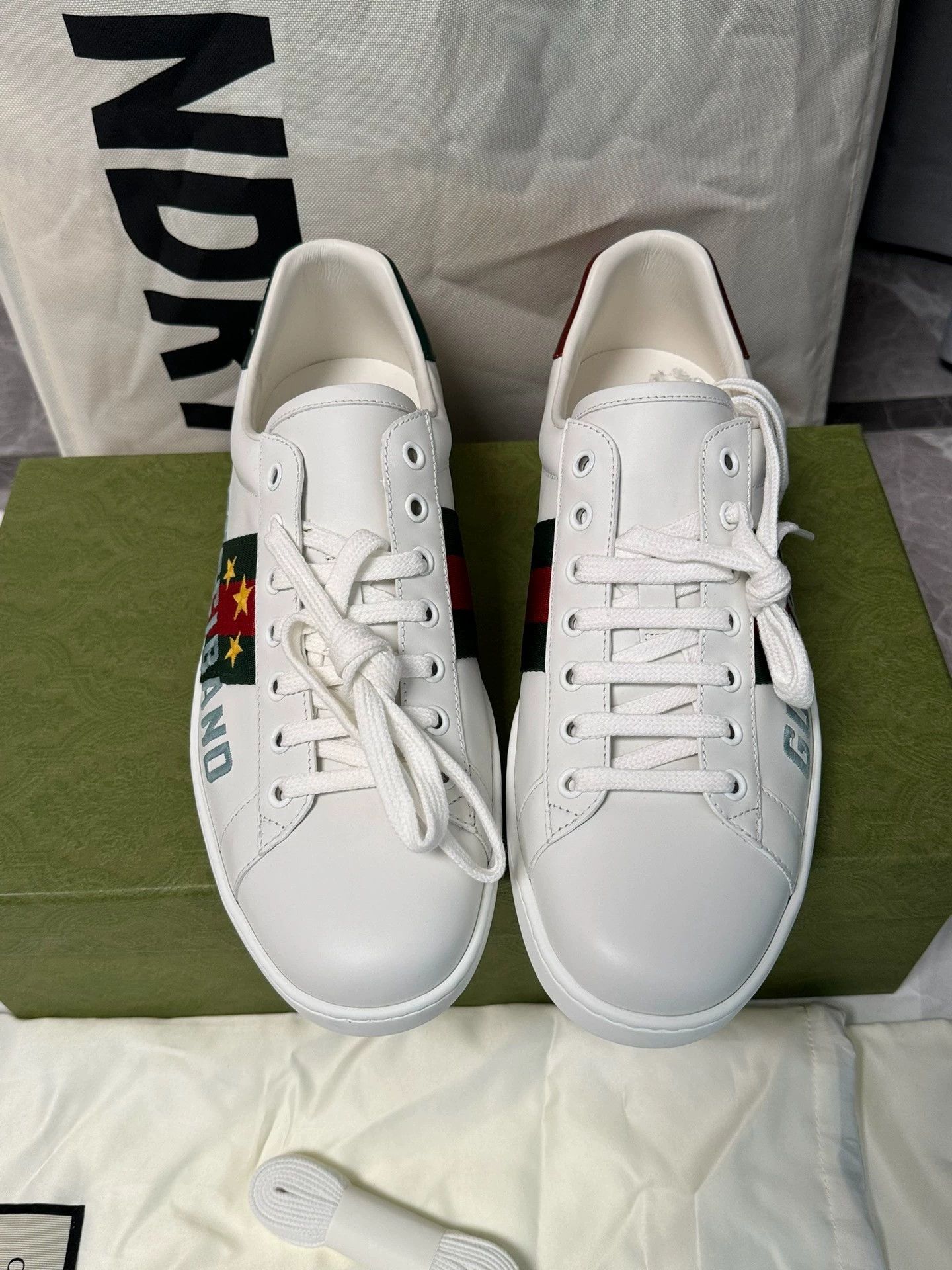 Gucci Gucci ACE white star low-top sneakers 42 Size US 9 / EU 42 - 2 Thumbnail