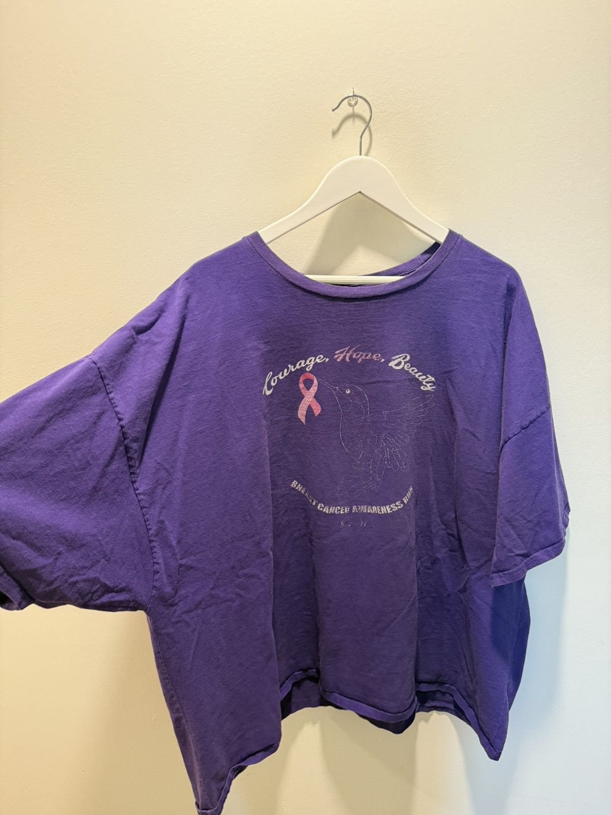 Vintage OVERSIZED FADED BREAST CANCER AWARENESS TEE Size US XXL / EU 58 / 5 - 2 Thumbnail