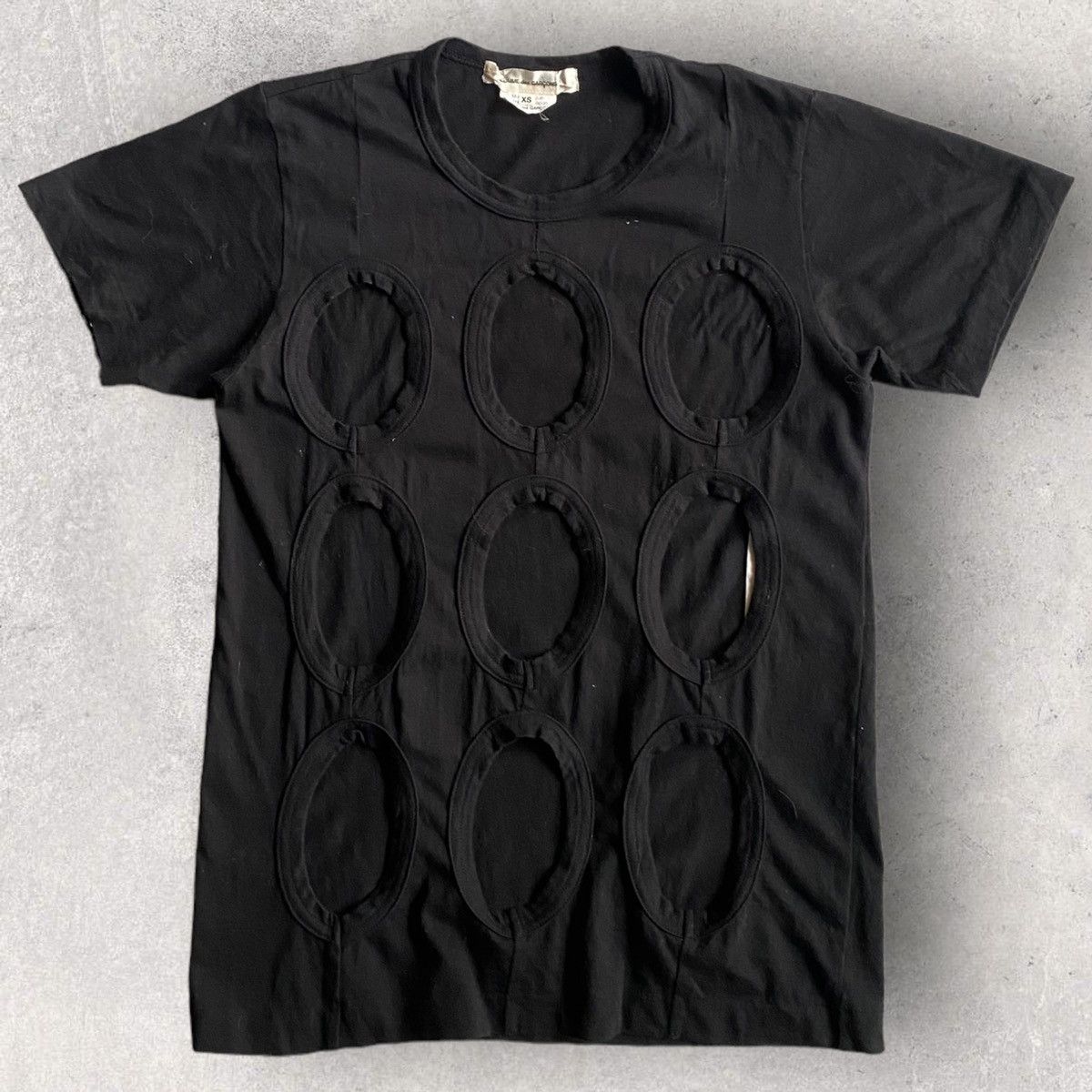 Comme des Garcons Comme des garcons cut out hole tee Size XS / US 0-2 / IT 36-38 - 1 Thumbnail