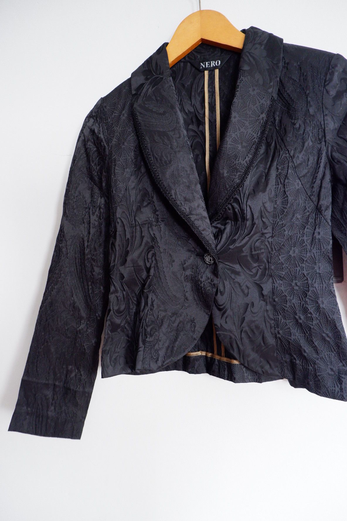If Six Was Nine × Japanese Brand Vintage NERO Japan Embosses Rayon Cropped Blazer Jacket Size S / US 4 / IT 40 - 4 Thumbnail