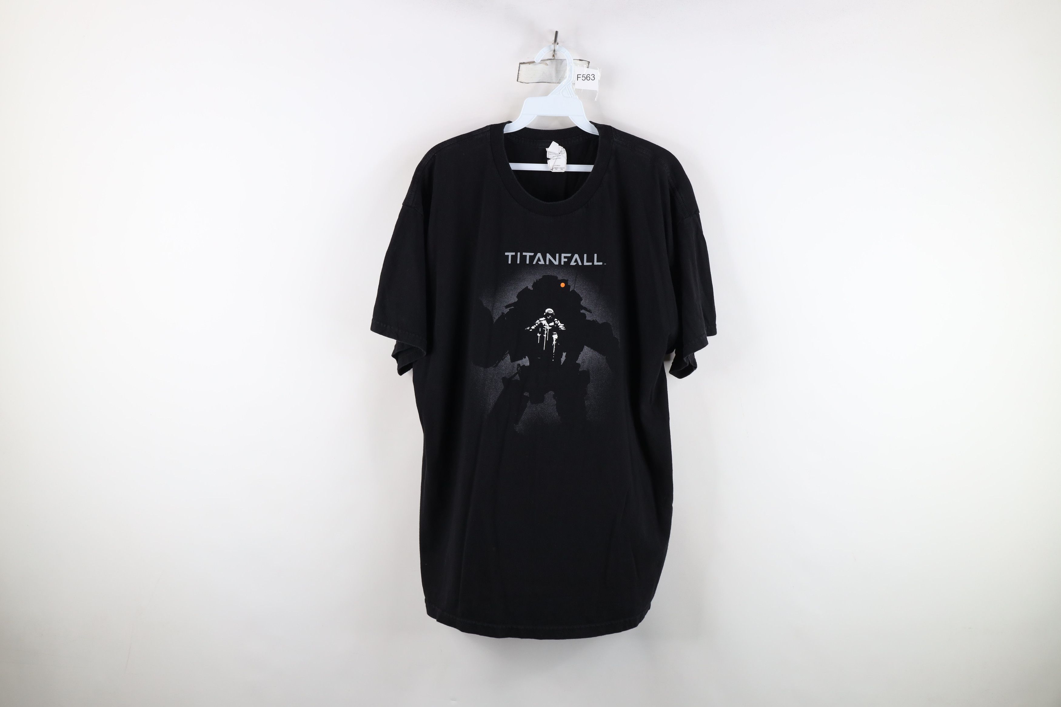 Vintage Vintage Titanfall Video Game Promo T-Shirt Black Cotton Size US XL / EU 56 / 4 - 1 Thumbnail