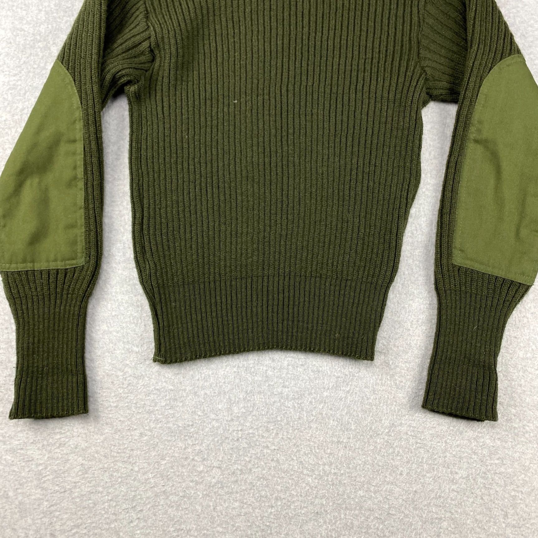 Vintage DSCP Wool Sweater Mens 36 Green US Military Valor Collection Logo Pullover Crew Neck All Seasons Knit Wool Regular Size US M / EU 48-50 / 2 - 3 Thumbnail