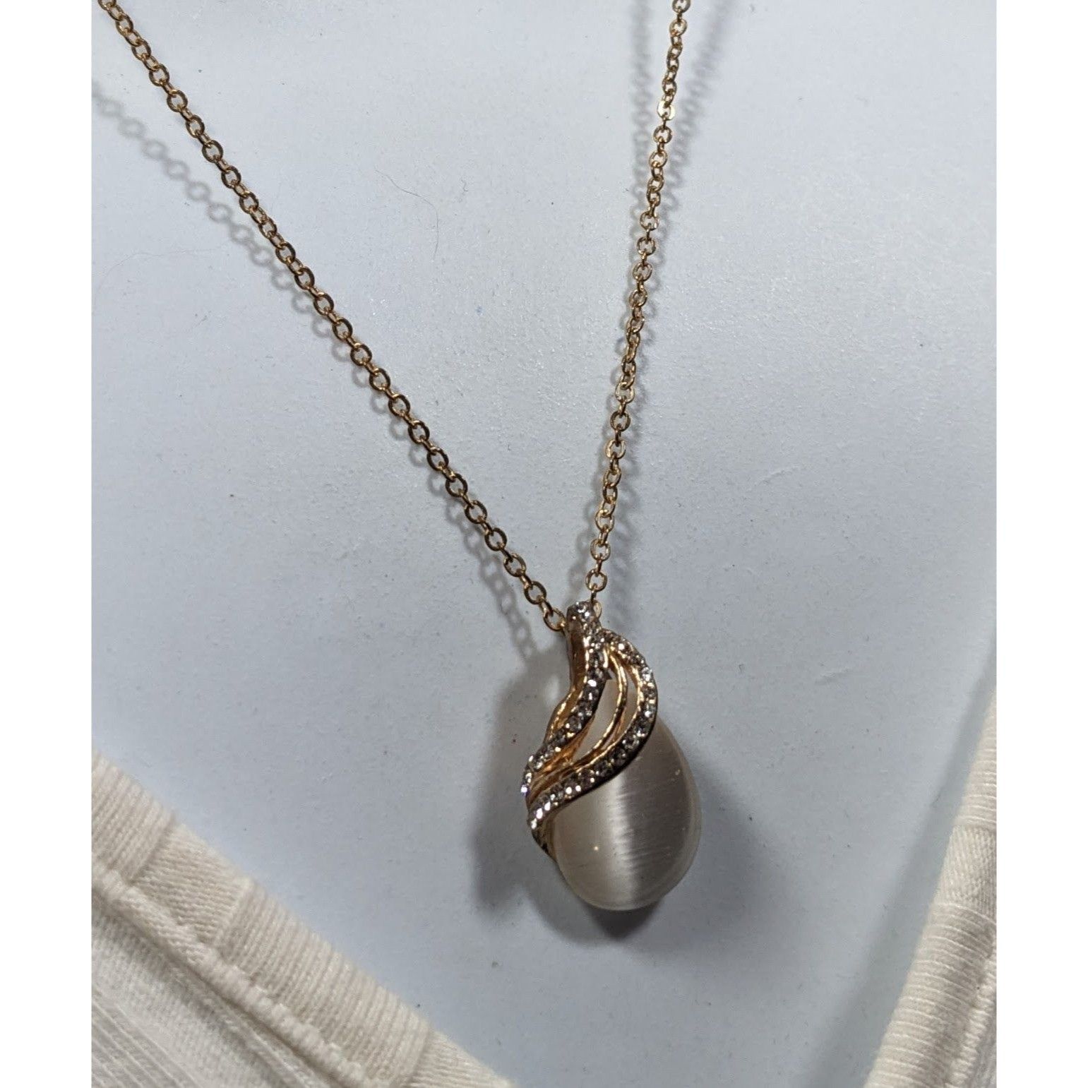 Other Elegant White Cateye Teardrop Pendant Necklace Size ONE SIZE - 6 Thumbnail